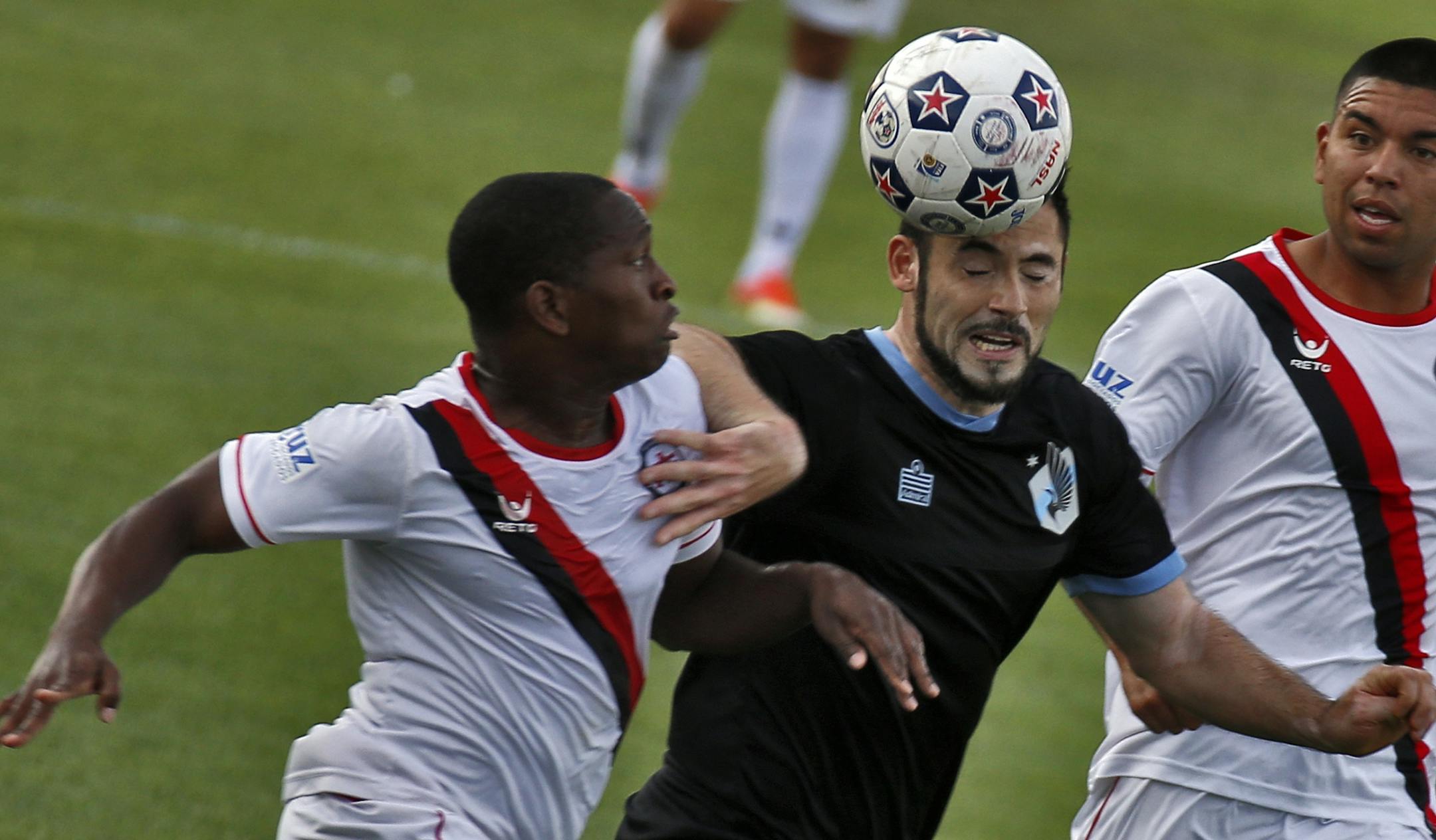 Etienne Barbara, center,