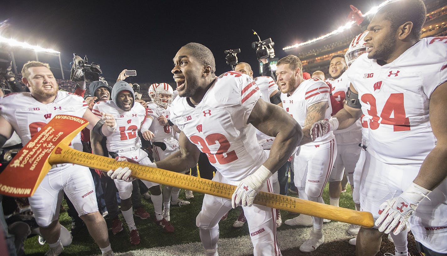 Wisconsin's linebacker Leon Jacobs took the Paul Bunyan's Axe to a Minnesota post after they defeated Minnesota 31-0 at TCF Bank Stadium, Saturday, November 20 2017 in Minneapolis, MN. ] ELIZABETH FLORES &#xef; liz.flores@startribune.com