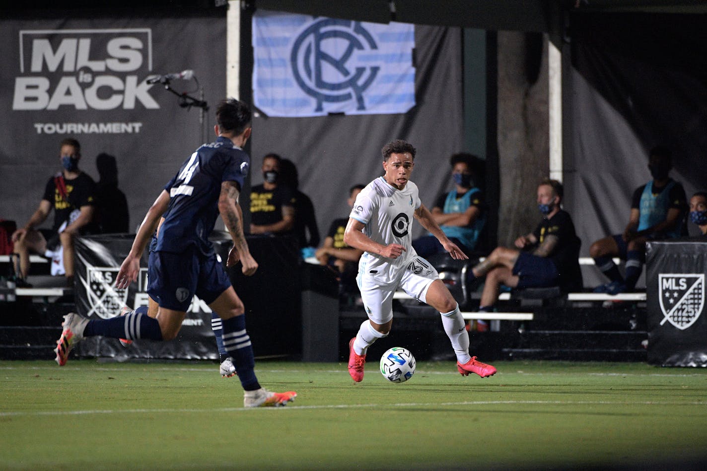 Minnesota United midfielder Hassani Dotson controls a ball in front of Sporting Kansas City defender Roberto Puncec