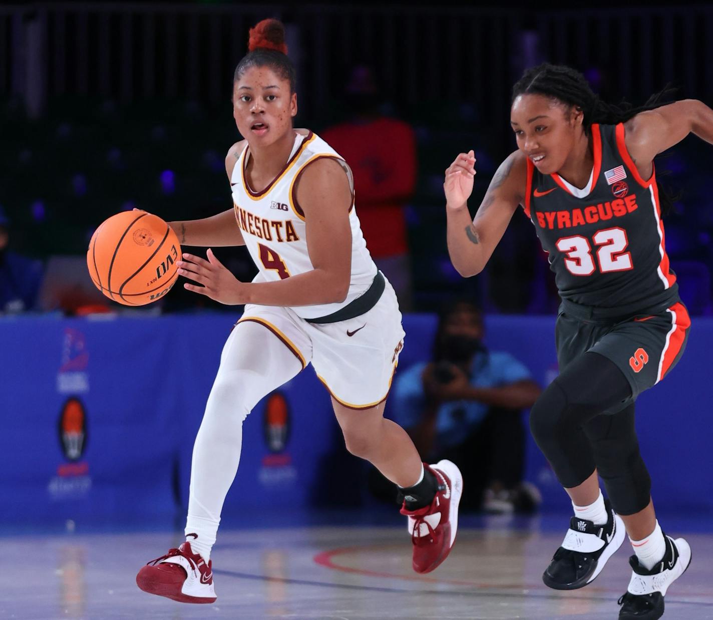 Minnesota Golden Gophers guard Jasmine Powell (4) and Syracuse Orange guard Chrislyn Carr (32) at the Bad Boy Mower's Women's Battle 4 Atlantis Sunday, November 21, 2021 at Atlantis, Paradise Island in the Bahamas. (Photo by Tim Aylen)