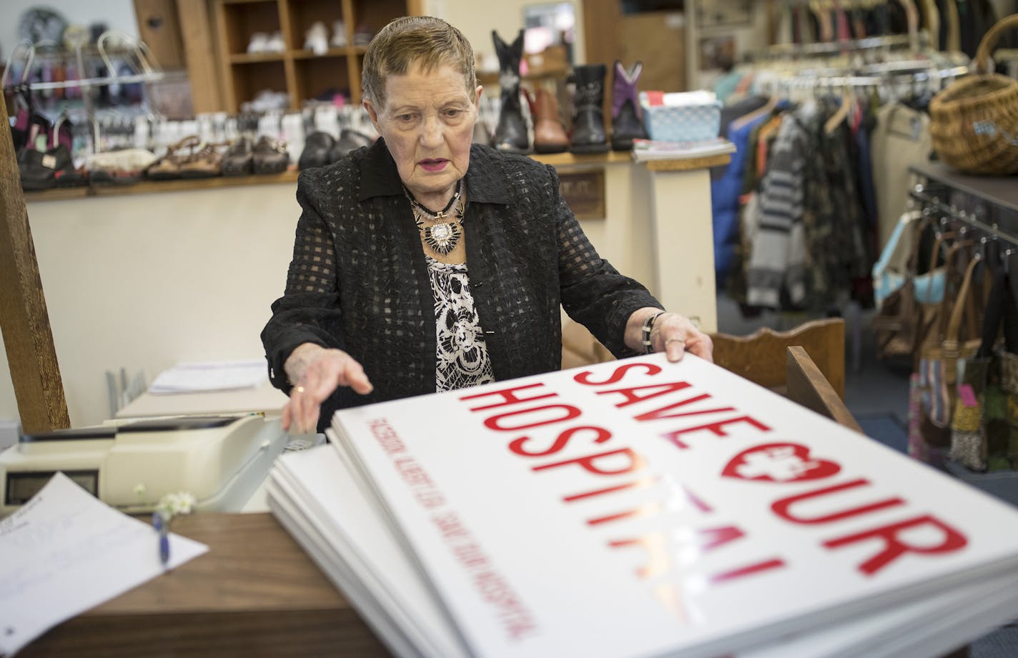 Rita Andersen an employee at Mary-Go-Round Shoppe stacked signs Thursday August 24,2017 in Albert Lea, MN. The Mayo Clinic's plan to remove key inpatient and obstetrics services from its hospital in Albert Lea has caused an uproar. ] JERRY HOLT &#xef; jerry.holt@startribune.com