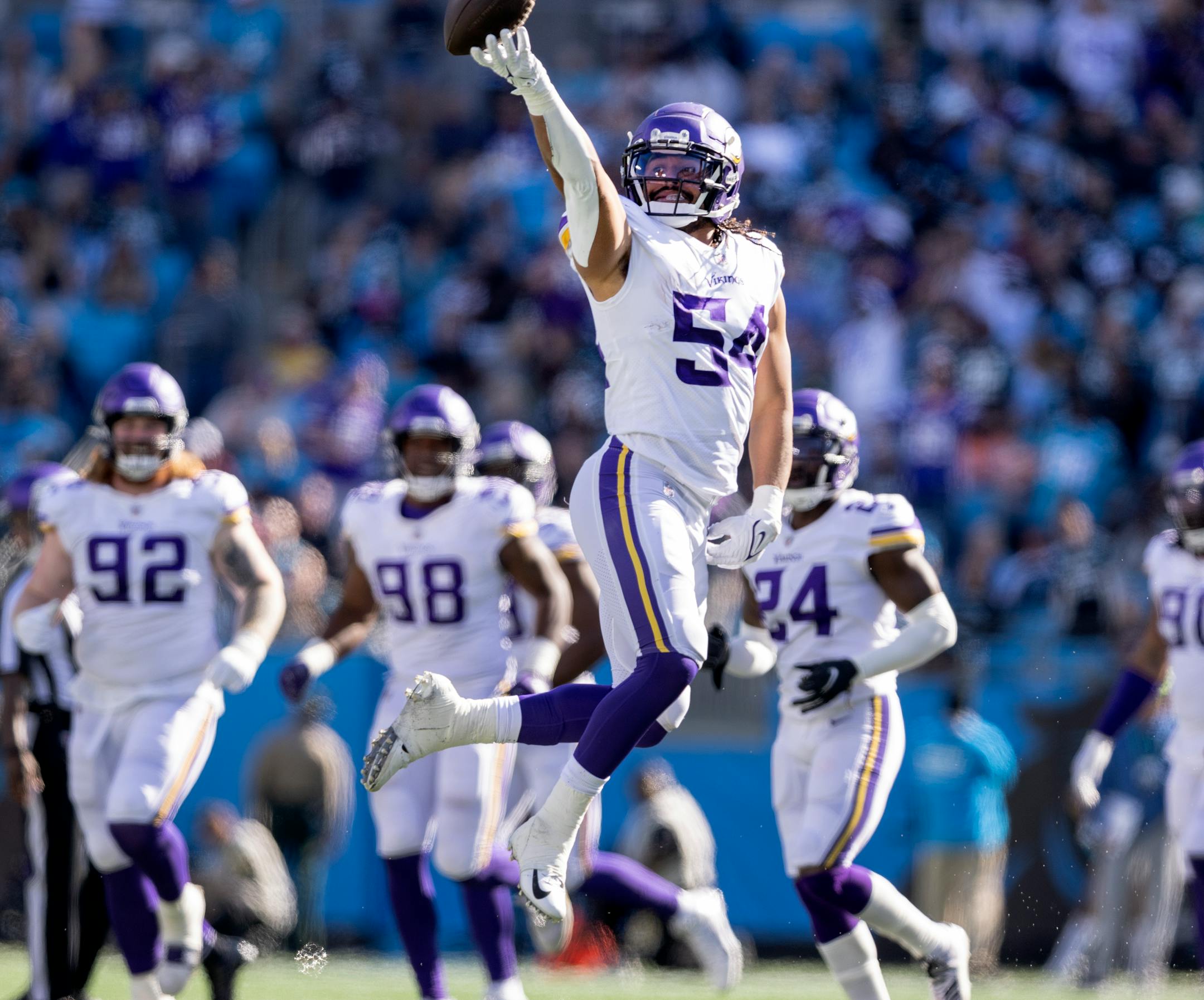 Minnesota Vikings linebacker Eric Kendricks (54) celebrated after recovering a fumble in the third quarter.
