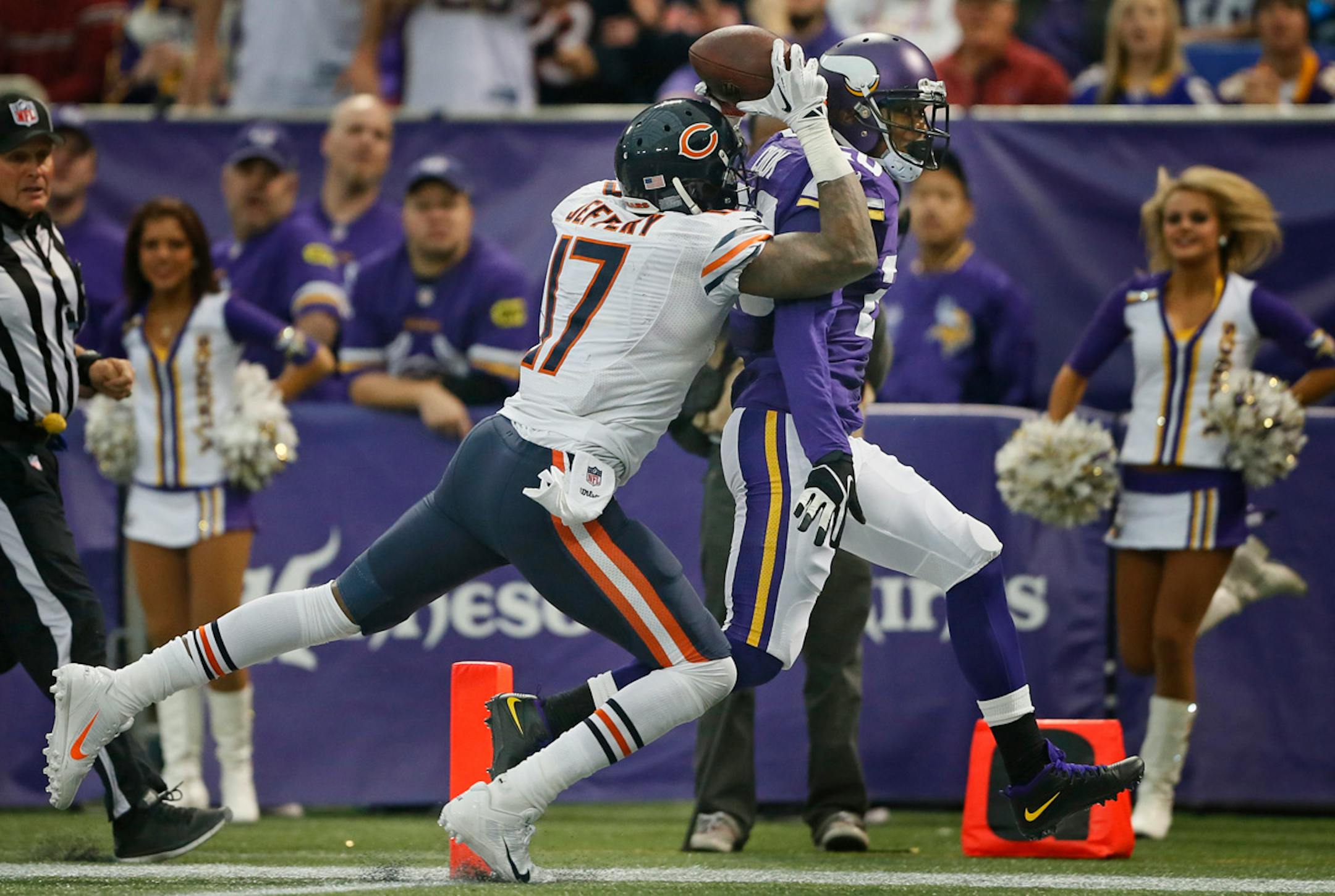 Bears wide receiver Alshon Jeffery (17) pulled down a 46 yard touchdown pass in the third quarter over Vikings cornerback Chris Cook (20) during NFL action between the Minnesota Vikings and the the Chicago Bears at Mall of America Field Sunday December 01, 2013 in Minneapolis , MN . Cooked was ejected for contacting an official on the play Minnesota beat Chicago 23-20 in overtime. ] JERRY HOLT ‚Ä¢ jerry.holt@startribune.com