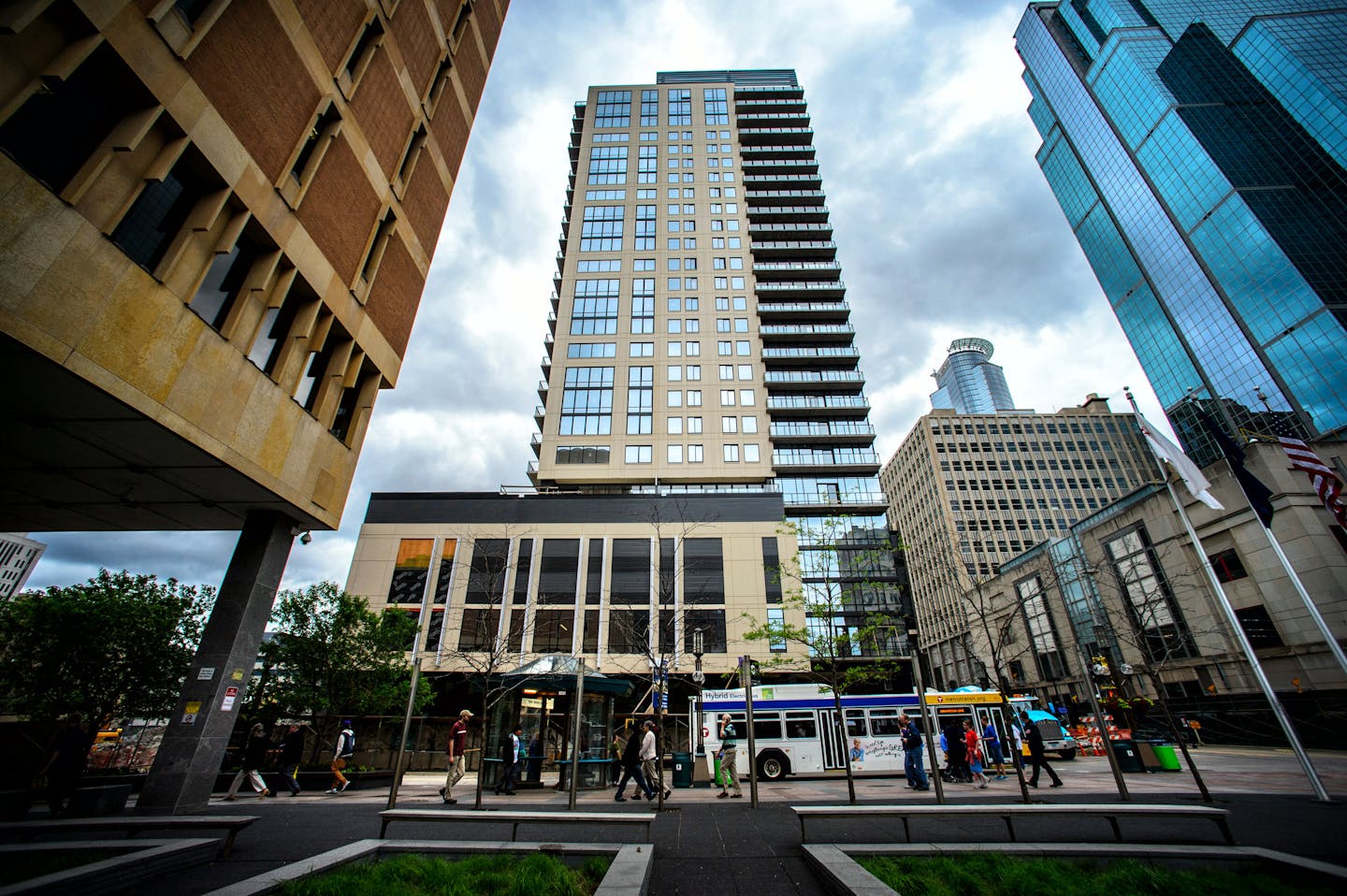 Apartment tower on Nicollet Mall in downtown Minneapolis sells for 70M