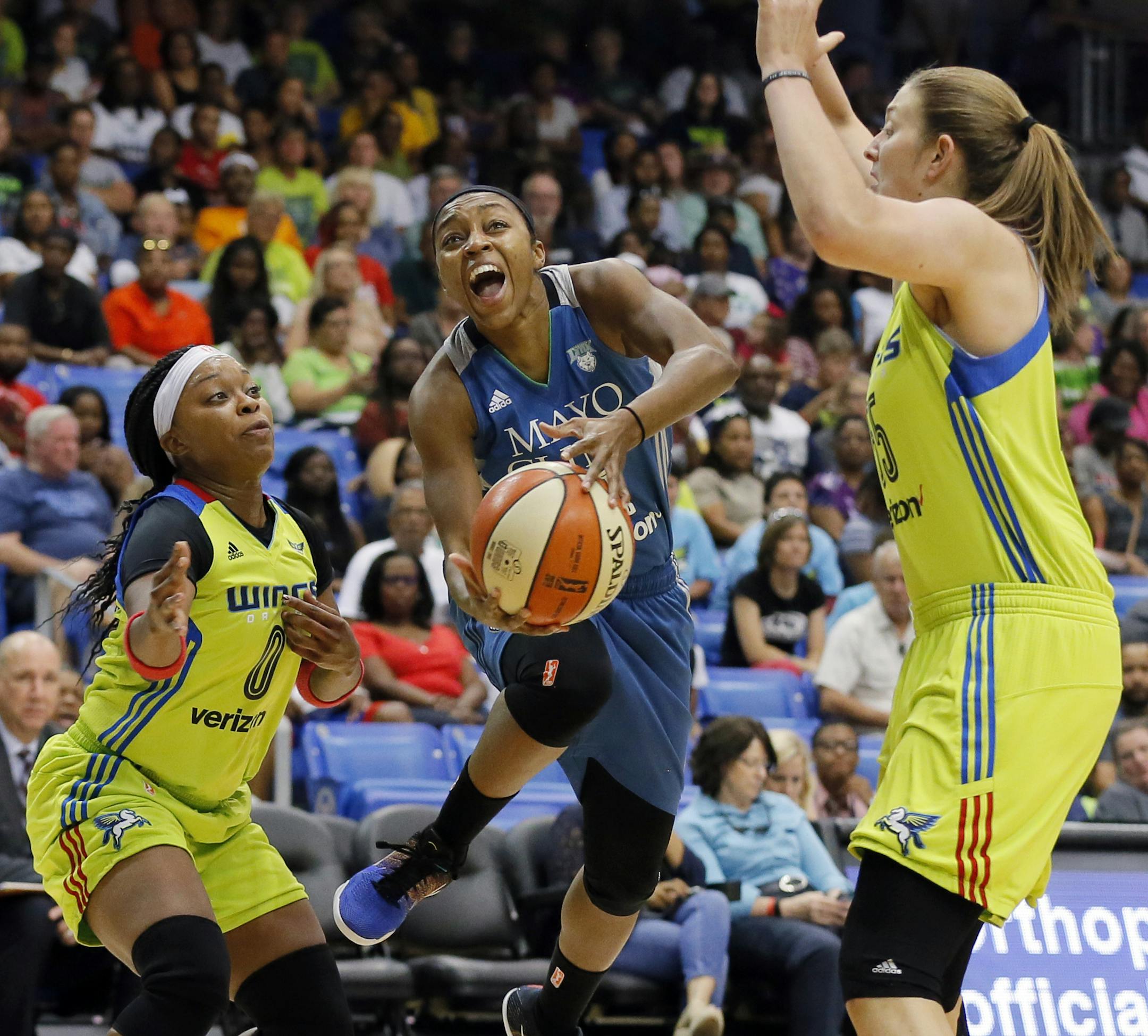 Lynx guard Renee Montgomery went up for a shot as the Wings’ Odyssey Sims, left, and Theresa Plaisance defended during Minnesota's 98-97 overtime victory Sunday in Arlington, Texas.