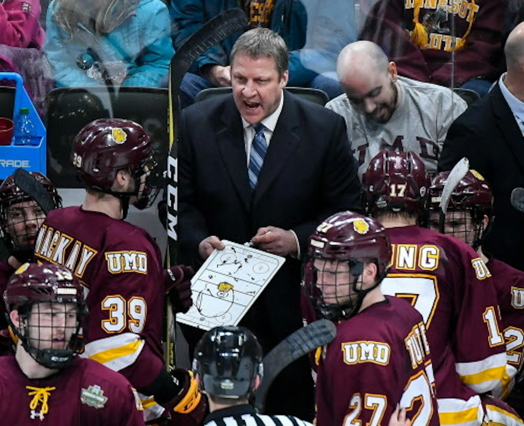 Minnesota-Duluth Bulldogs head coach Scott Sandelin directed his team in the third period.    ] AARON LAVINSKY ' aaron.lavinsky@startribune.com