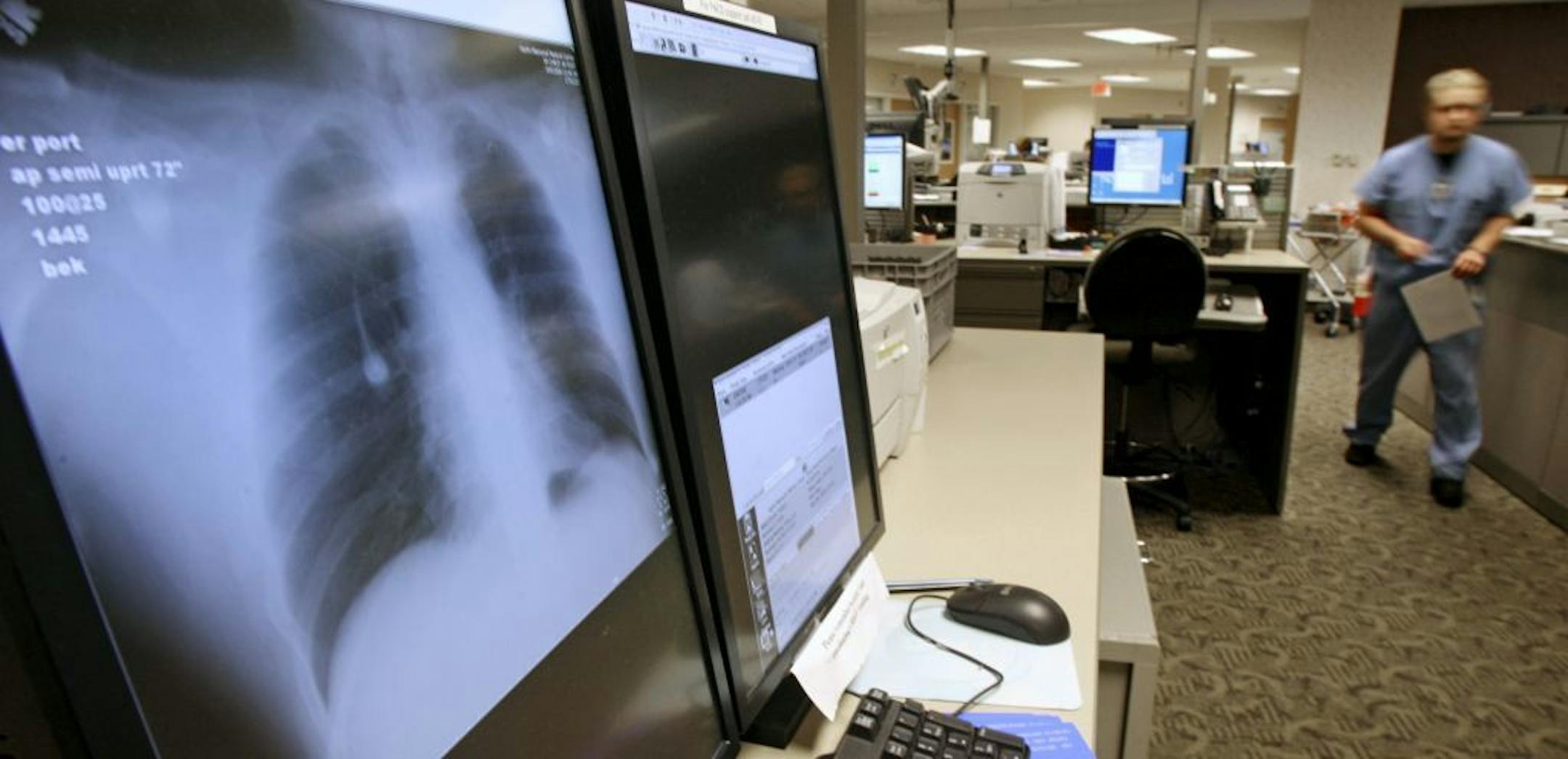 In 2006, computer screens in the North Memorial Level 1 Emergency Room area displayed digital X-rays at doctors' workstations.