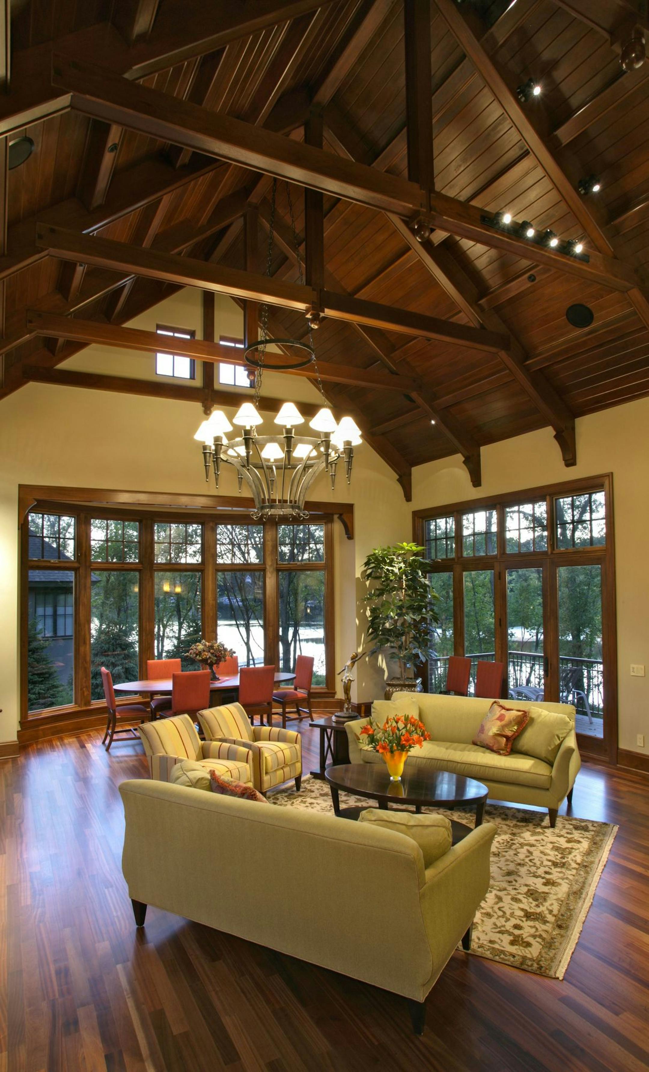 Phillip Mueller Photography Living room of house on peninsula on Sweeney Lake
