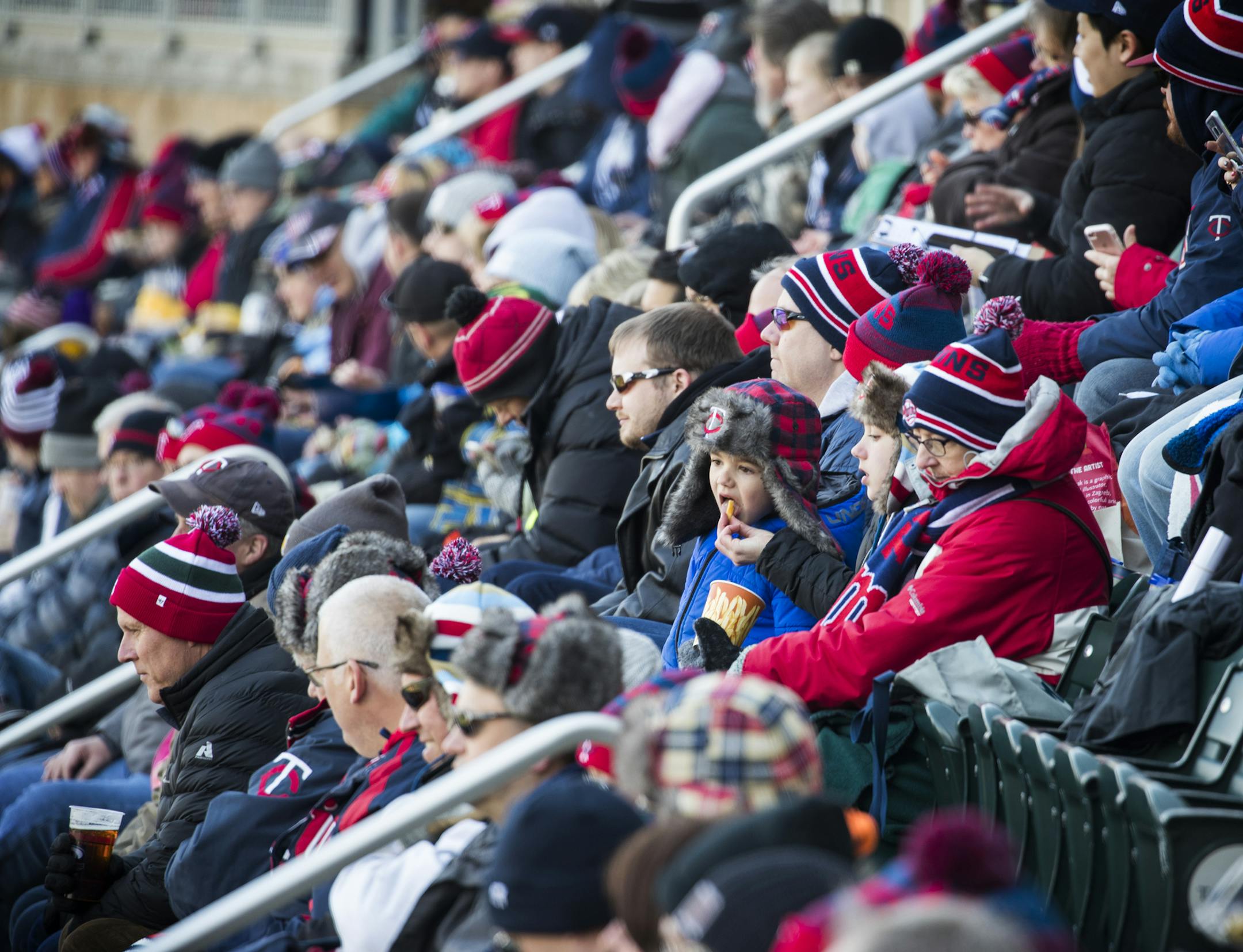 Fans are bundled up before the Minnesota Twins' home opener against the Seattle Mariners at Target Field in Minneapolis on Thursday, April 5, 2018. (Leila Navidi/Minneapolis Star Tribune/TNS) ORG XMIT: 1227871