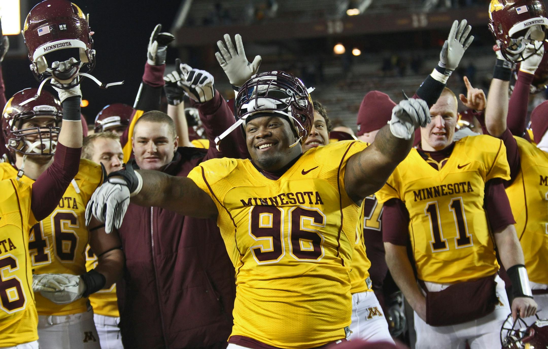 UM Gophers vs. Illinois football. Minnesota won 27-7. Minnesota players including Brandon Kirksey (96) celebrated the victory at the end of the game.