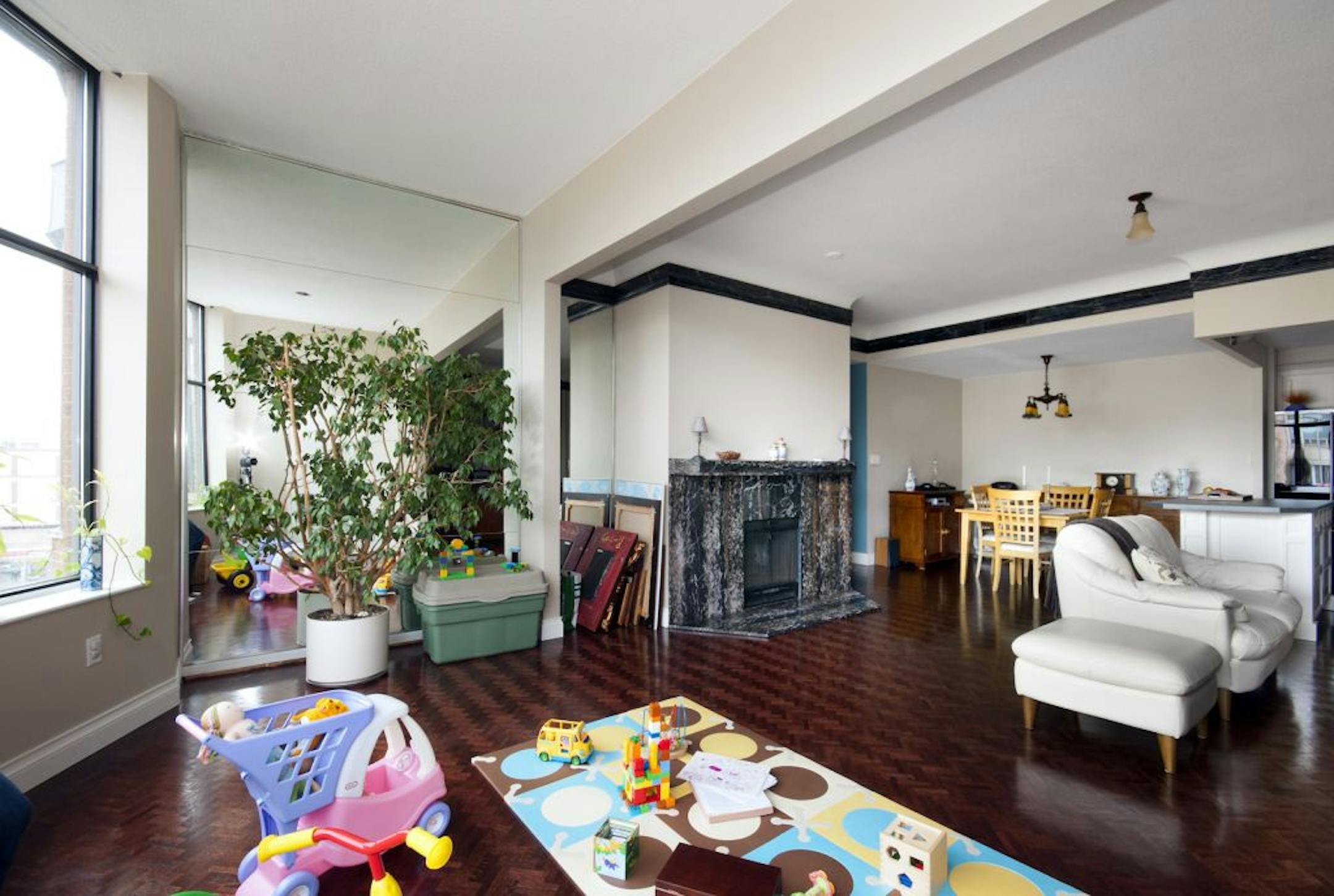 SH12J090CANDICETELLSALL Oct. 15, 2012 -- Ana and Mario's dysfunctional layout hid their condo's untapped potential.