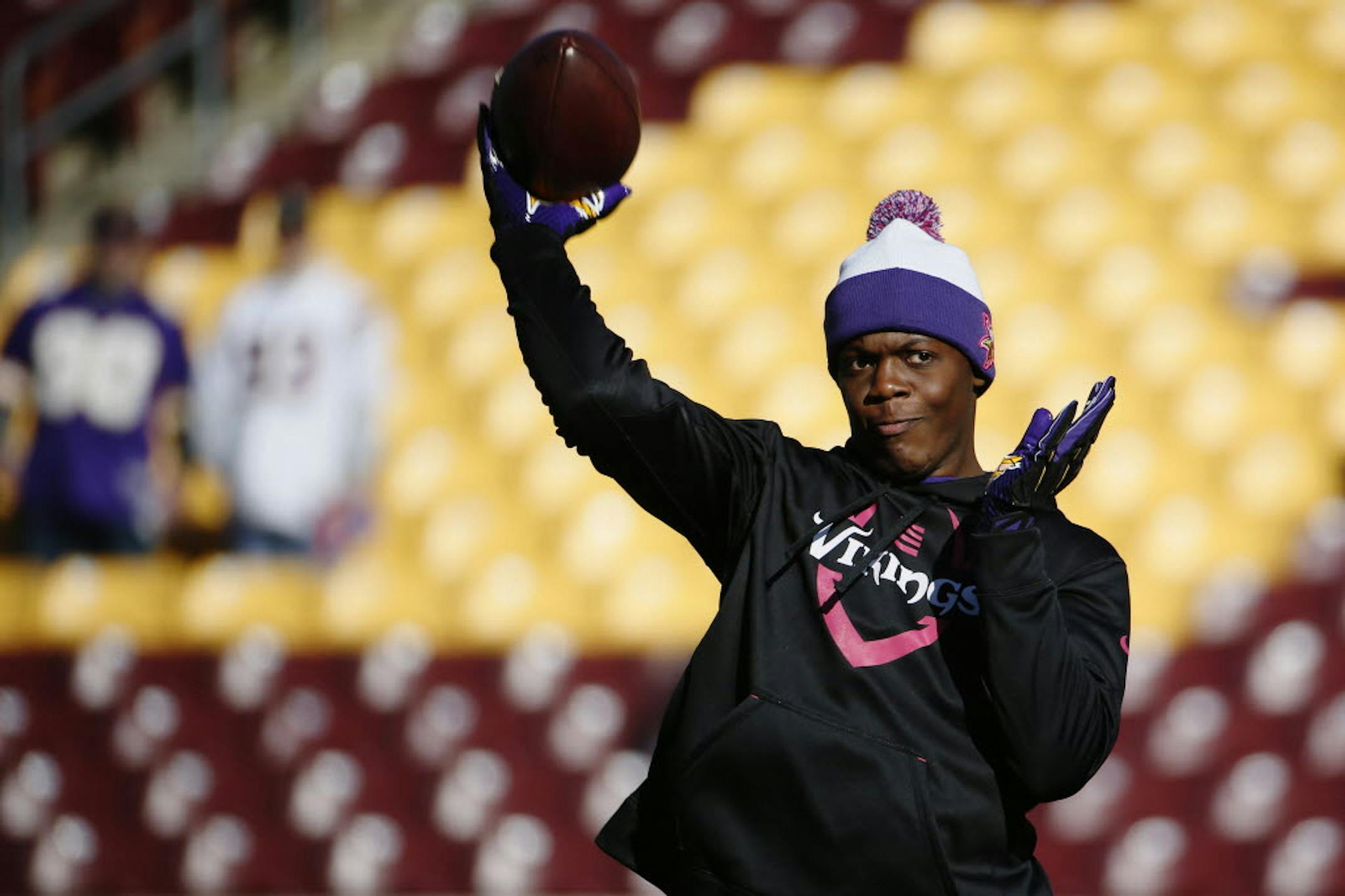 Vikings QB Teddy Bridgewater warms up at TCF Bank Stadium on Sunday.