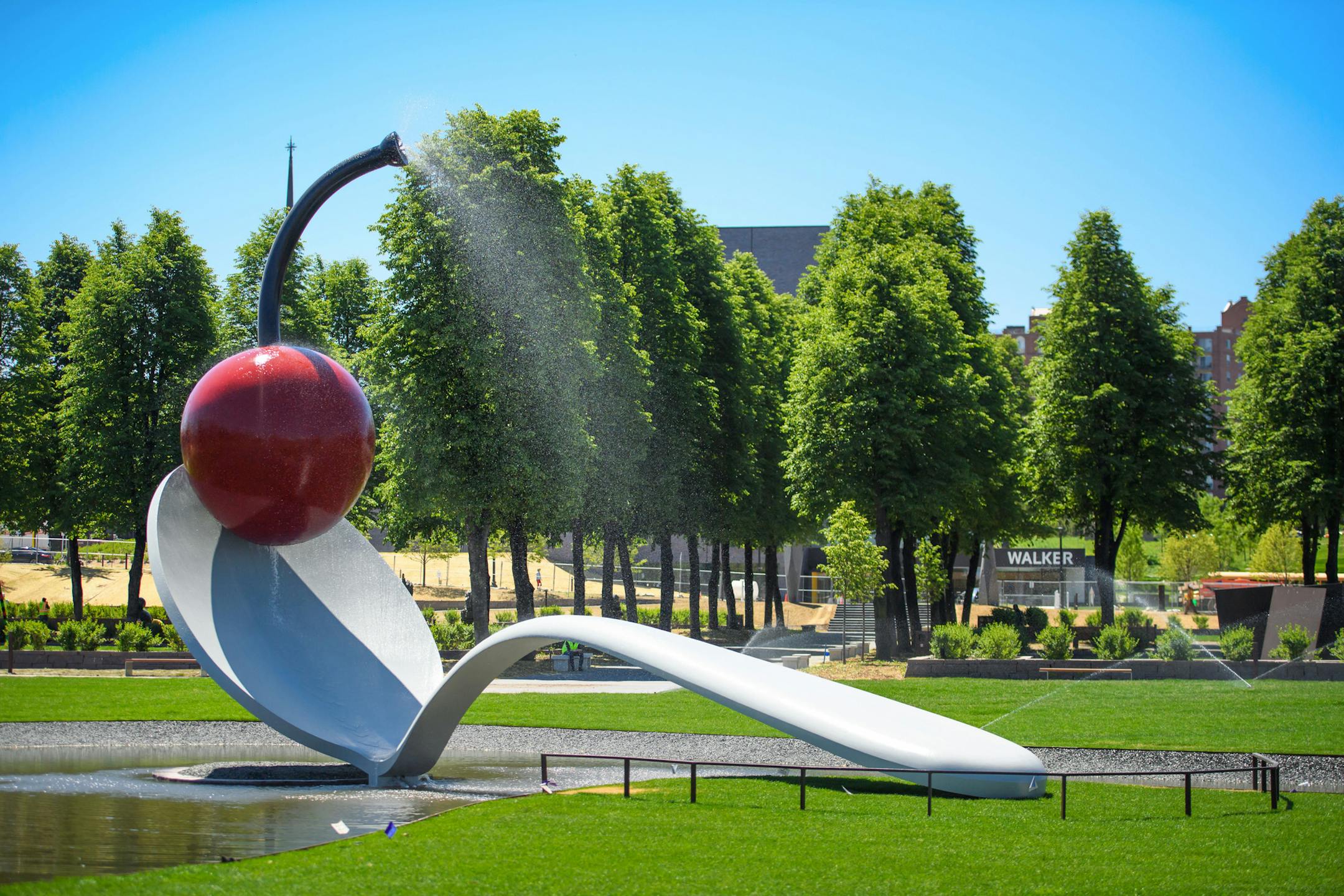 It&#x2019;s summer: Have you taken your &#x201c;Spoonbridge and Cherry&#x201d; selfie yet?