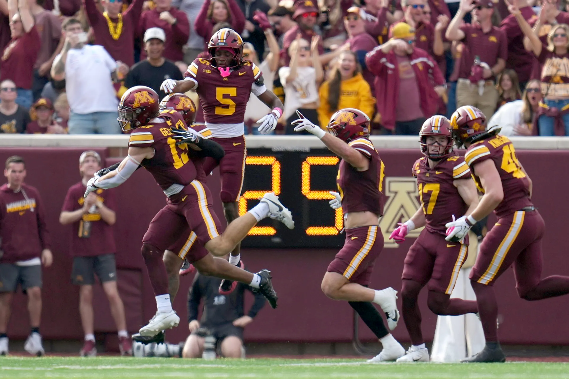 Minnesota Gophers vs Iowa football score today: Drake Lindsey stats