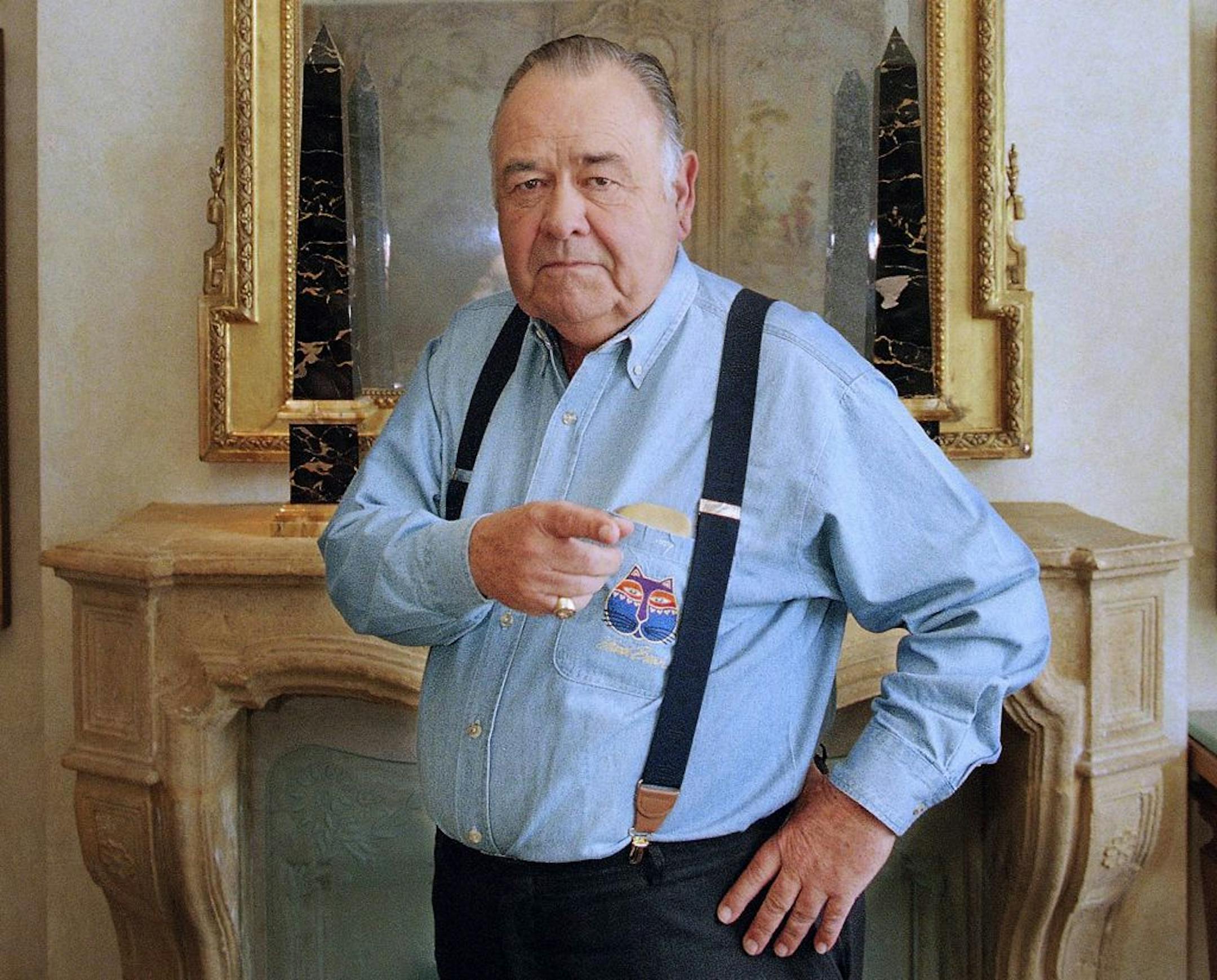 FILE - This May 6, 1997 file photo shows comedian Jonathan Winters posing at a hotel in Beverly Hills, Calif. Winters, whose breakneck improvisations inspired Robin Williams, Jim Carrey and many others, died Thursday, April 11, 2013, at his Montecito, Calif., home of natural causes. He was 87.