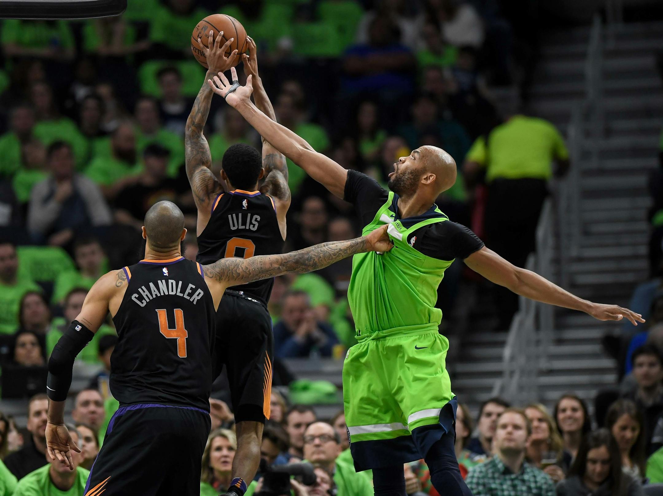 Phoenix Suns center Tyson Chandler (4) grabbed the jersey of Minnesota Timberwolves forward Taj Gibson (67) and Phoenix Suns guard Tyler Ulis (8) grabbed a defensive rebound in the first half Saturday. ] AARON LAVINSKY ï aaron.lavinsky@startribune.com The Minnesota Timberwolves played the Phoenix Suns on Saturday, Dec. 16, 2017 at Target Center in Minneapolis, Minn.