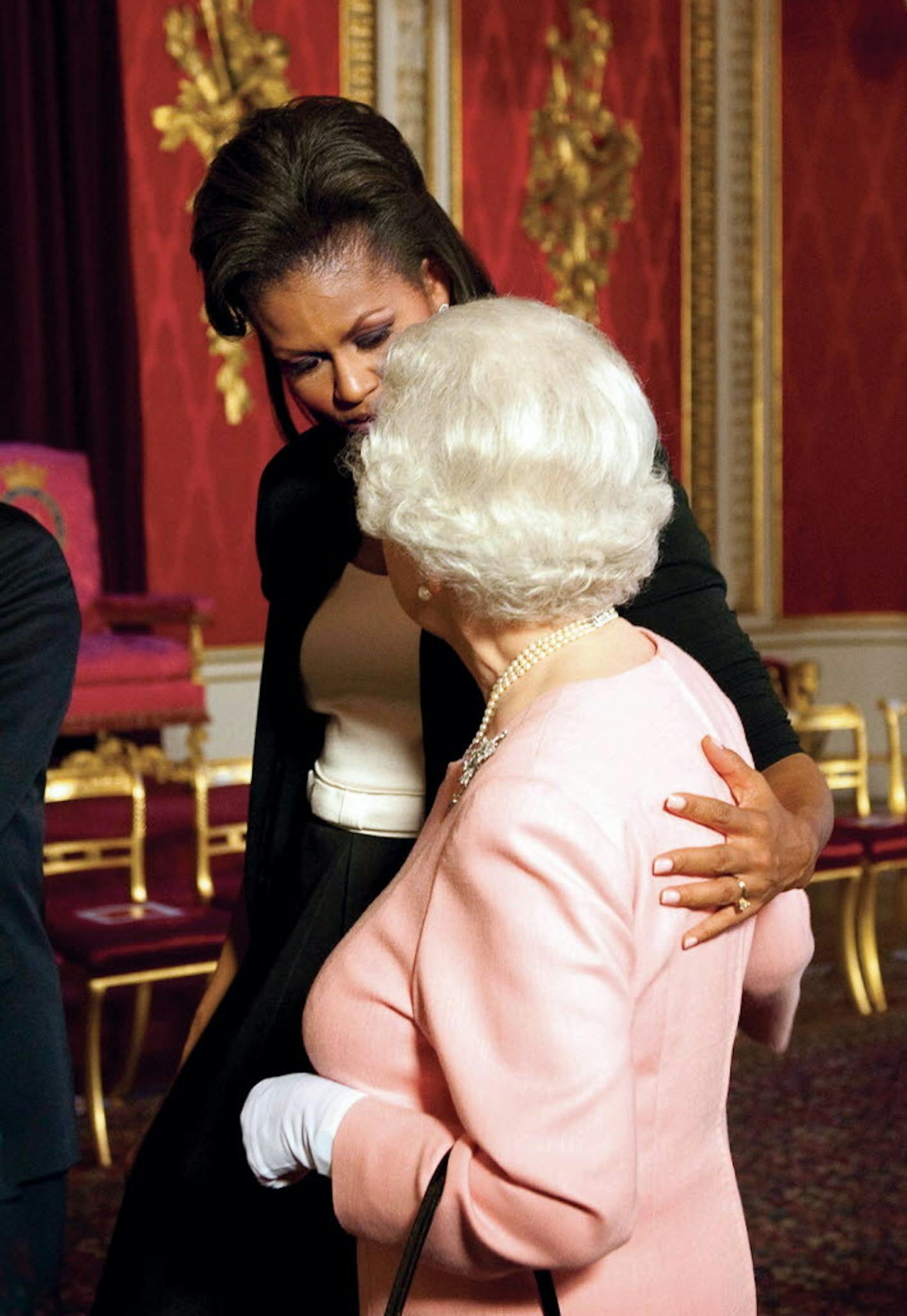 U.S. first lady Michelle Obama speaks with Britain's Queen Elizabeth during a G20 leaders reception at Buckingham Palace in London April 1, 2009.