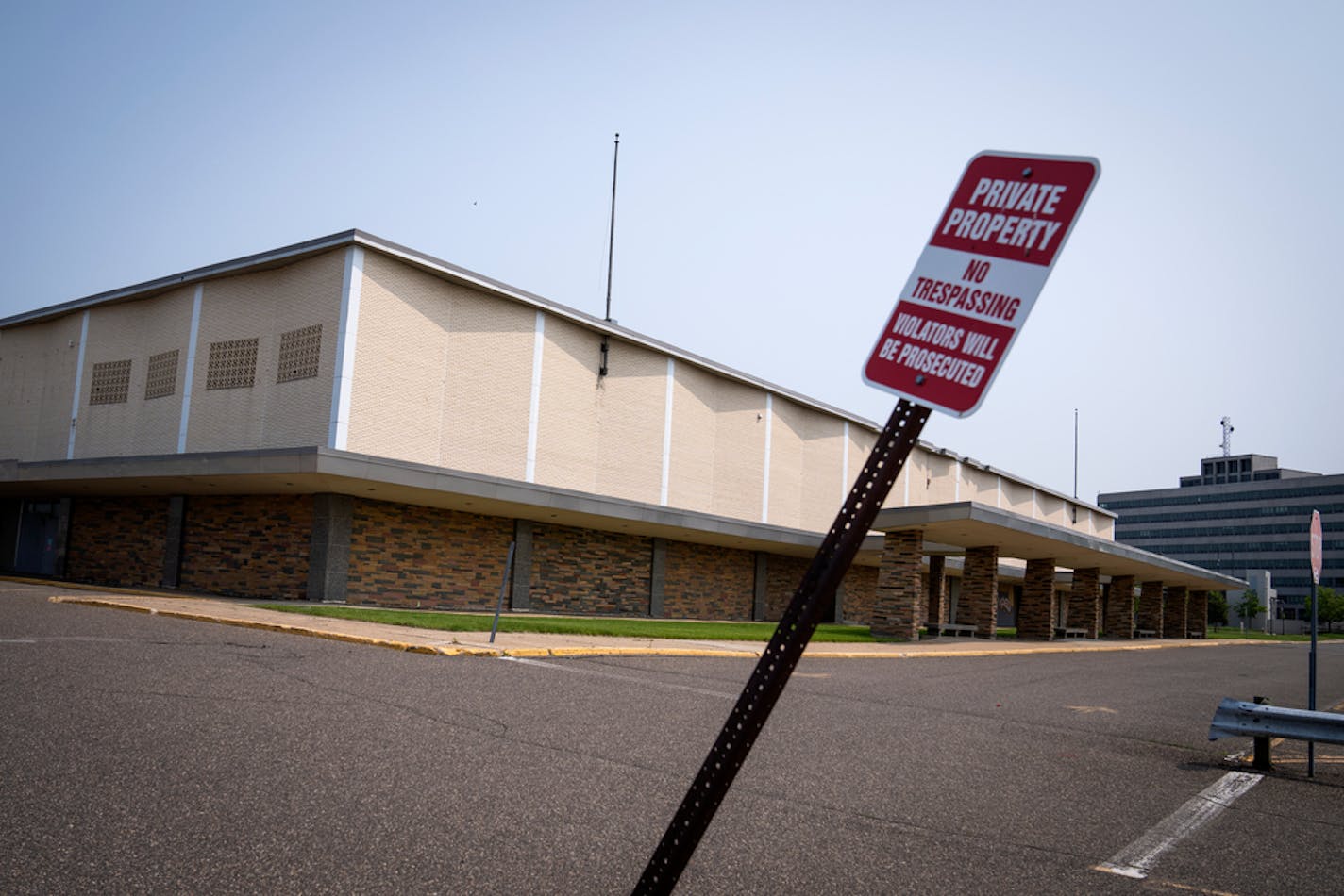 The former Sears department store building in St. Paul, Minn. on Monday, May 22, 2023. After four years of sitting empty, the St. Paul Sears store near the State Capitol has sold for $7 million. ] LEILA NAVIDI • leila.navidi@startribune.com