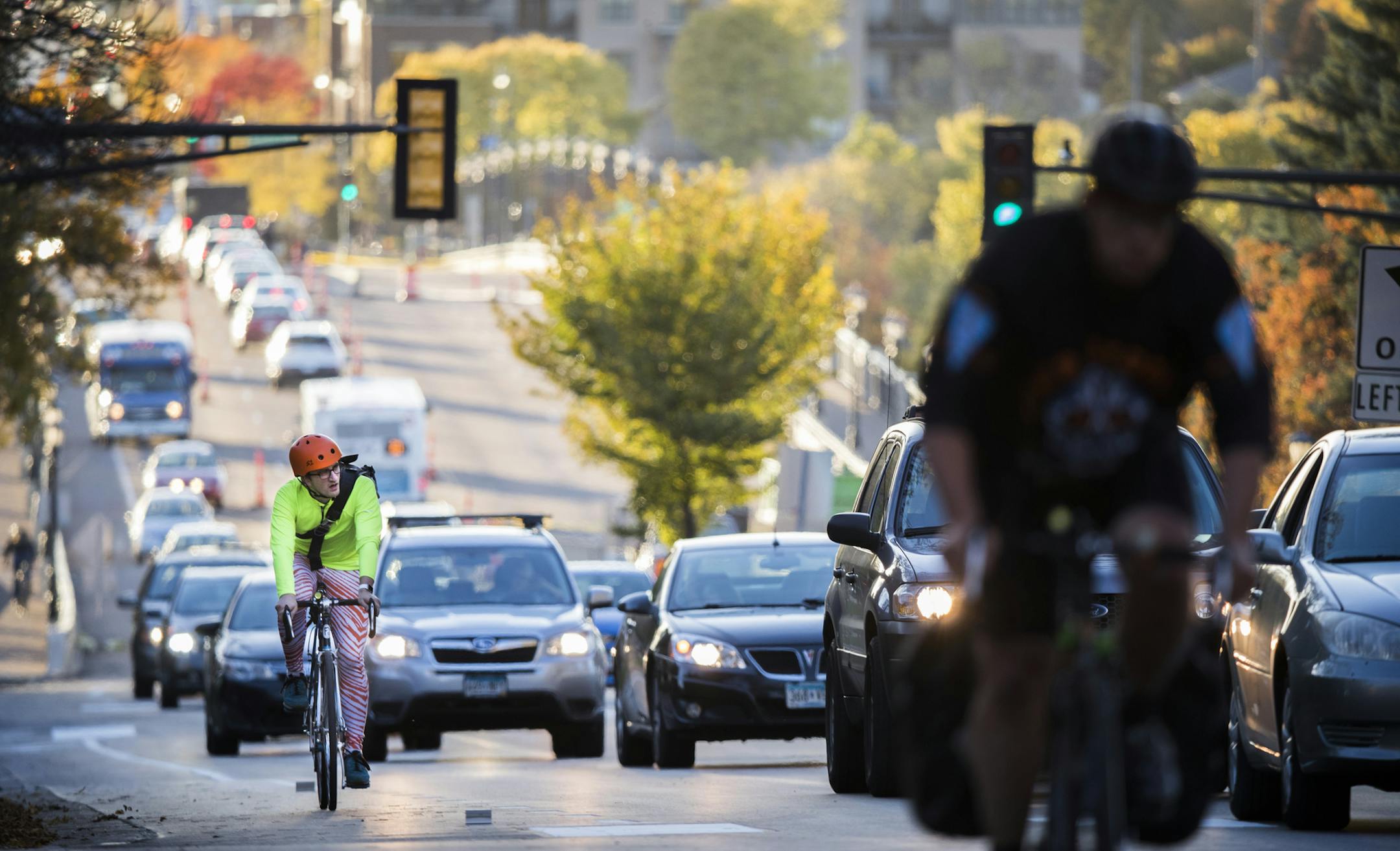 Cyclists and traffic move up Marshall Avenue eastbound in St. Paul during rush hour. ] LEILA NAVIDI &#x2022; leila.navidi@startribune.com BACKGROUND INFORMATION: Cyclists and traffic move up Marshall Avenue eastbound in St. Paul during rush hour on Tuesday, October 17, 2017. New bike lanes are cropping up around the Twin Cities, creating a divide between cyclists who feel safer riding in a lane and motorists, residents and business owners frustrated by lost space for driving and parking.