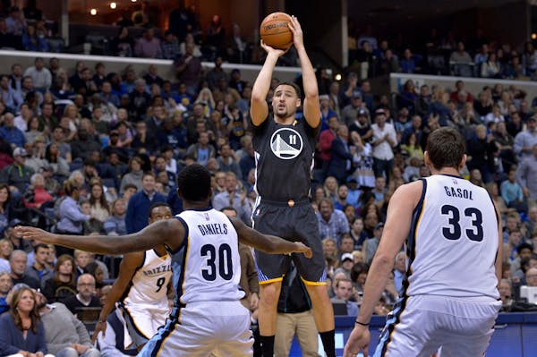 Golden State Warriors guard Klay Thompson (11) shoots between Memphis Grizzlies guards Tony Allen (9) and Troy Daniels (30) and center Marc Gasol (33)