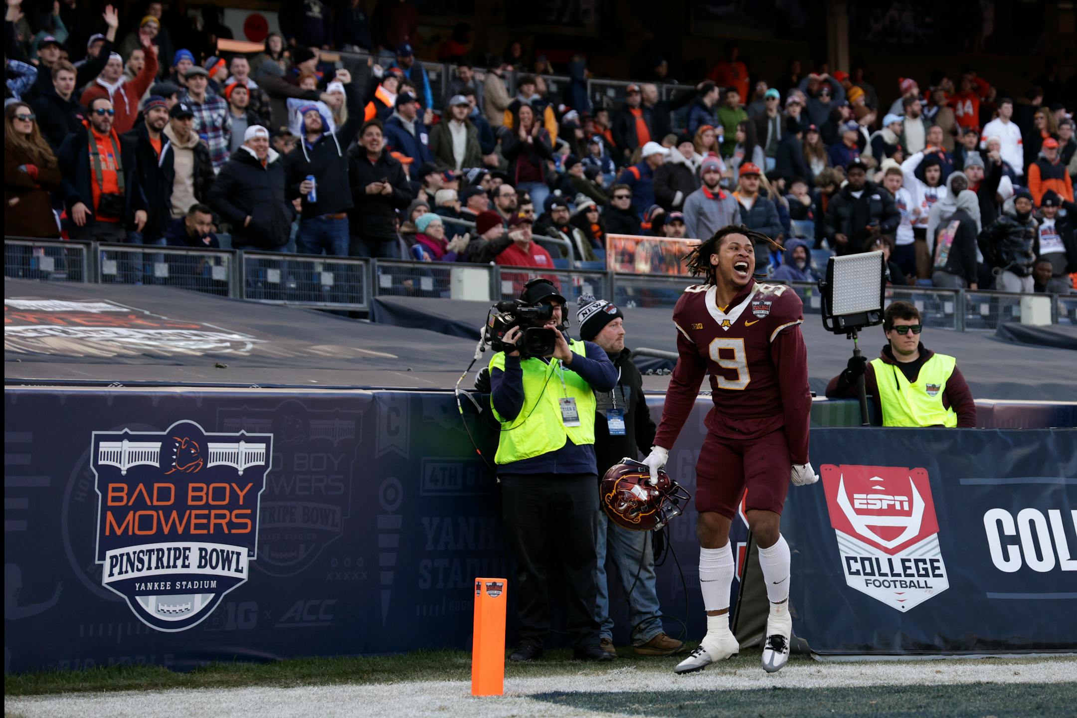Minnesota wide receiver Daniel Jackson (9) reacts after scoring a touchdown against Syracuse during the first half.