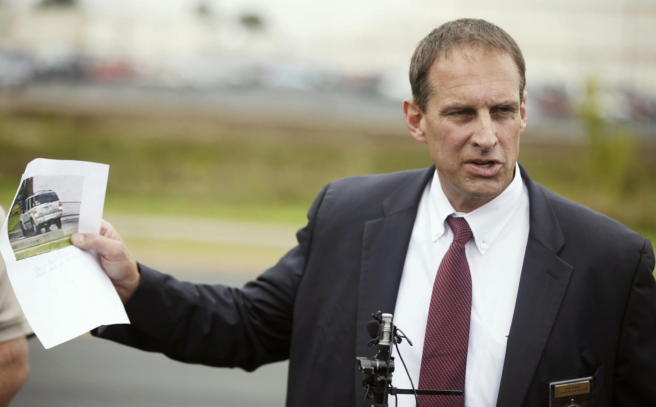 Ramsey County Sheriff chief deputy John Kirkwood held a photograph of a chevy trailblazer. A man who matched the description of murder suspect Ty Hoffman was seen getting in the suv Wednesday September 3 , 2014 in Prior Lake MN . ] Jerry Holt Jerry.holt@startribune.com