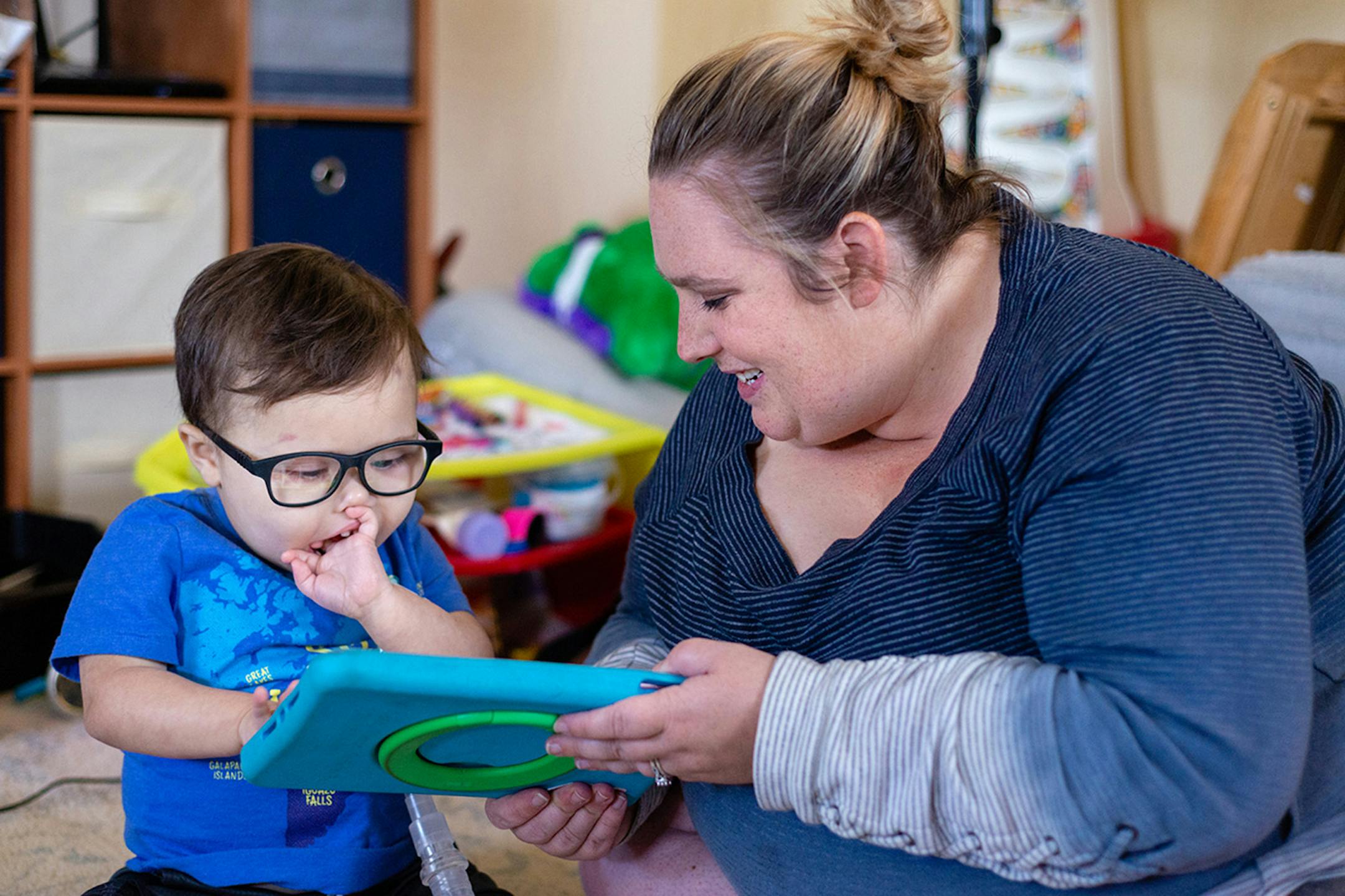 Alicia Moreno spends the day with her son, Anderson. (Heidi de Marco/KHN/TNS)