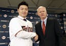 Byung Ho Park, left, of South Korea, poses with Minnesota Twins general manager Terry Ryan after Park met the media, Wednesday, Dec. 2, 2015, in Minne