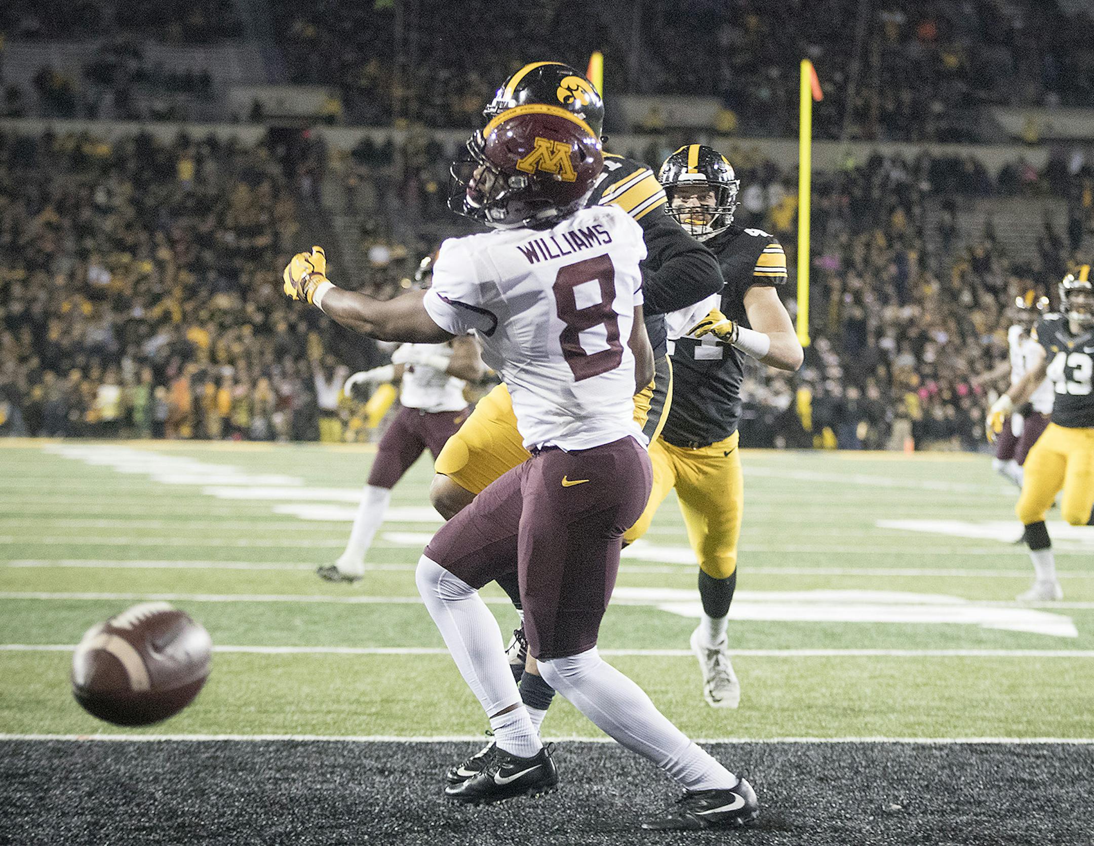 Minnesota's wide receiver Mark Williams missed a pass intended for him in the end zone in the fourth quarter as Minnesota took on the Iowa Hawkeyes at Kinnick Stadium, Saturday, October 28, 2017 in Iowa City, IA. ] ELIZABETH FLORES ï liz.flores@startribune.com