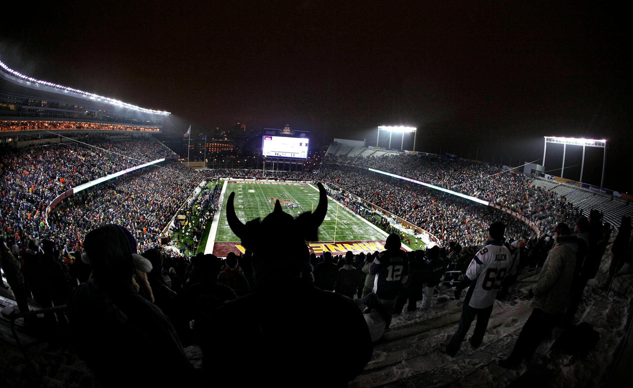 JIM GEHRZ • jgehrz@startribune.comMinneapolis/December 20, 2010/7:00 PM :]TCF Bank Stadium was packed with enthusiastic fans, eager to witness the first professional football game played outside in Minnesota in nearly three decades. The Minnesota Vikings faced the Chicago Bears at the outdoor venue because damage to the Metordome roof could not be repaired in time for the game to be played there.