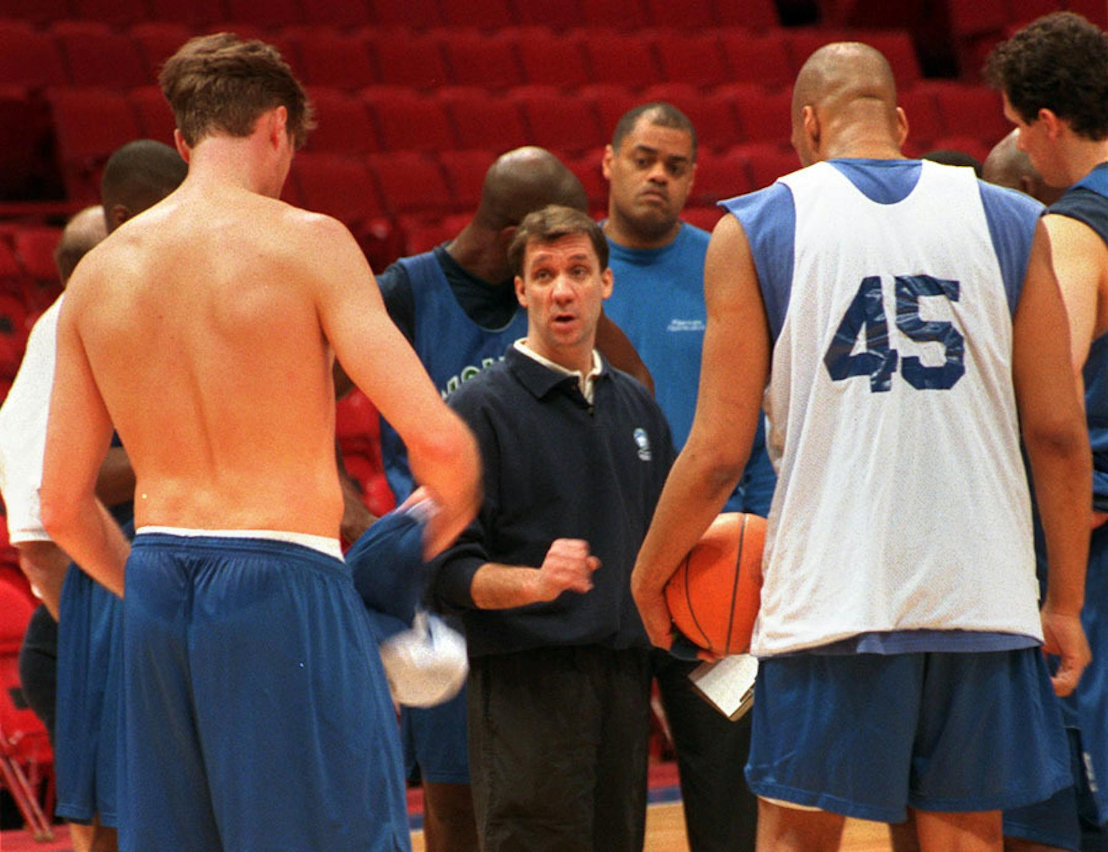 New Timberwolves coach Flip Saunders talks with team during practice. 12/18/1995