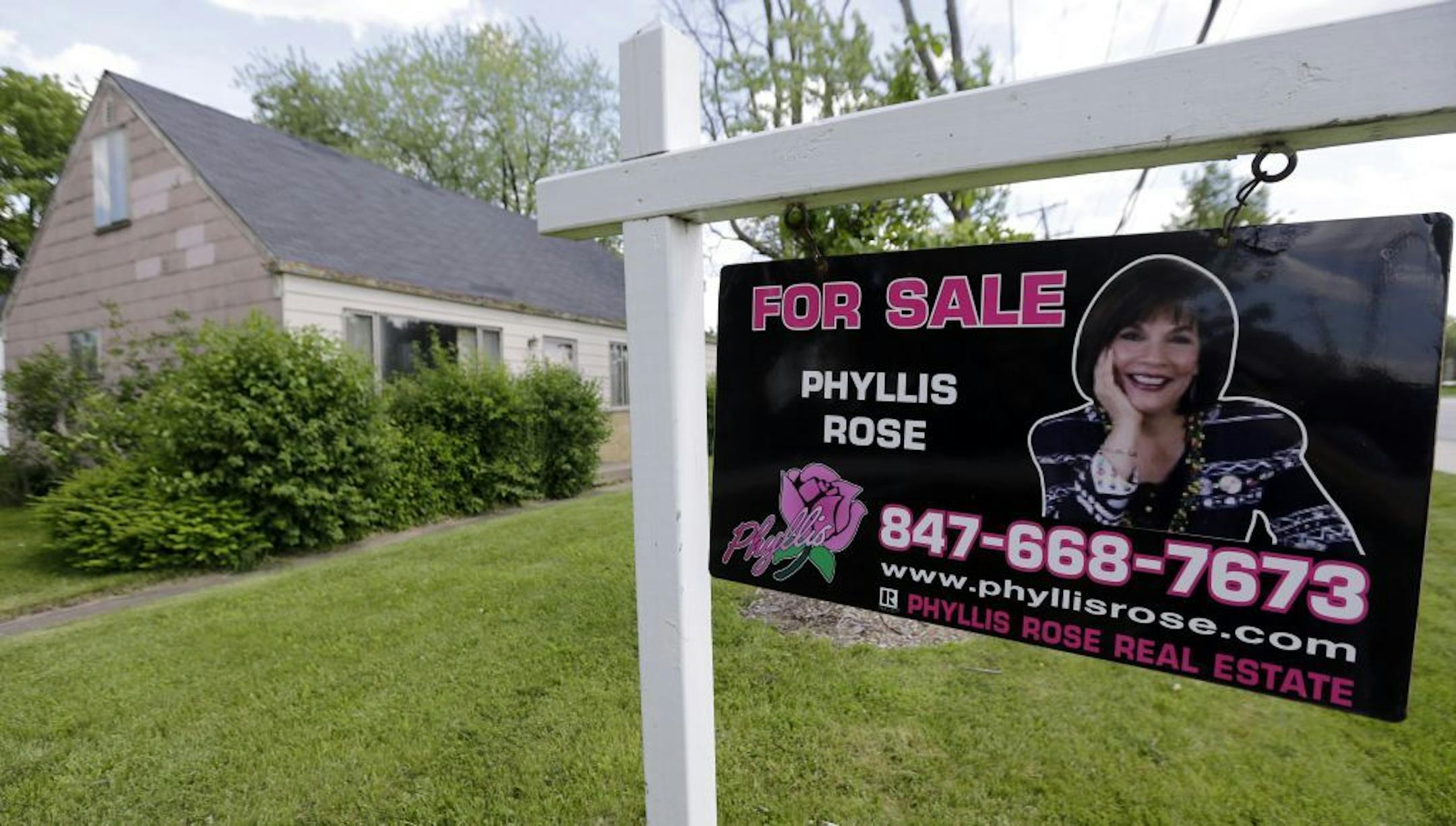 FILE - In this Sunday, June 16, 2013 photo, a home is for sale in Glenview, Ill. Average U.S. rates on fixed mortgages eased the week of July 1, 2013, after a surge a week earlier, declines that could prompt home buyers to act quickly before rates rise further.