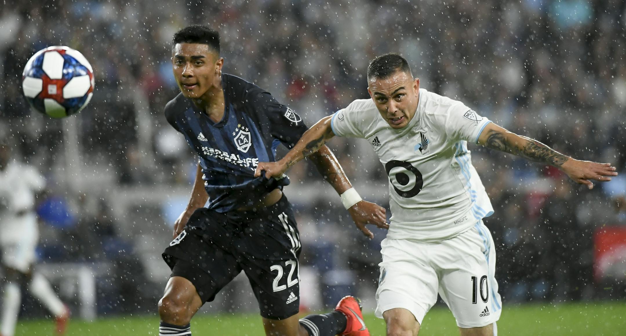 Minnesota United midfielder Miguel Ibarra (10) and Los Angeles Galaxy defender Julian Araujo (22) raced down the pitch for the ball in the second half Wednesday.