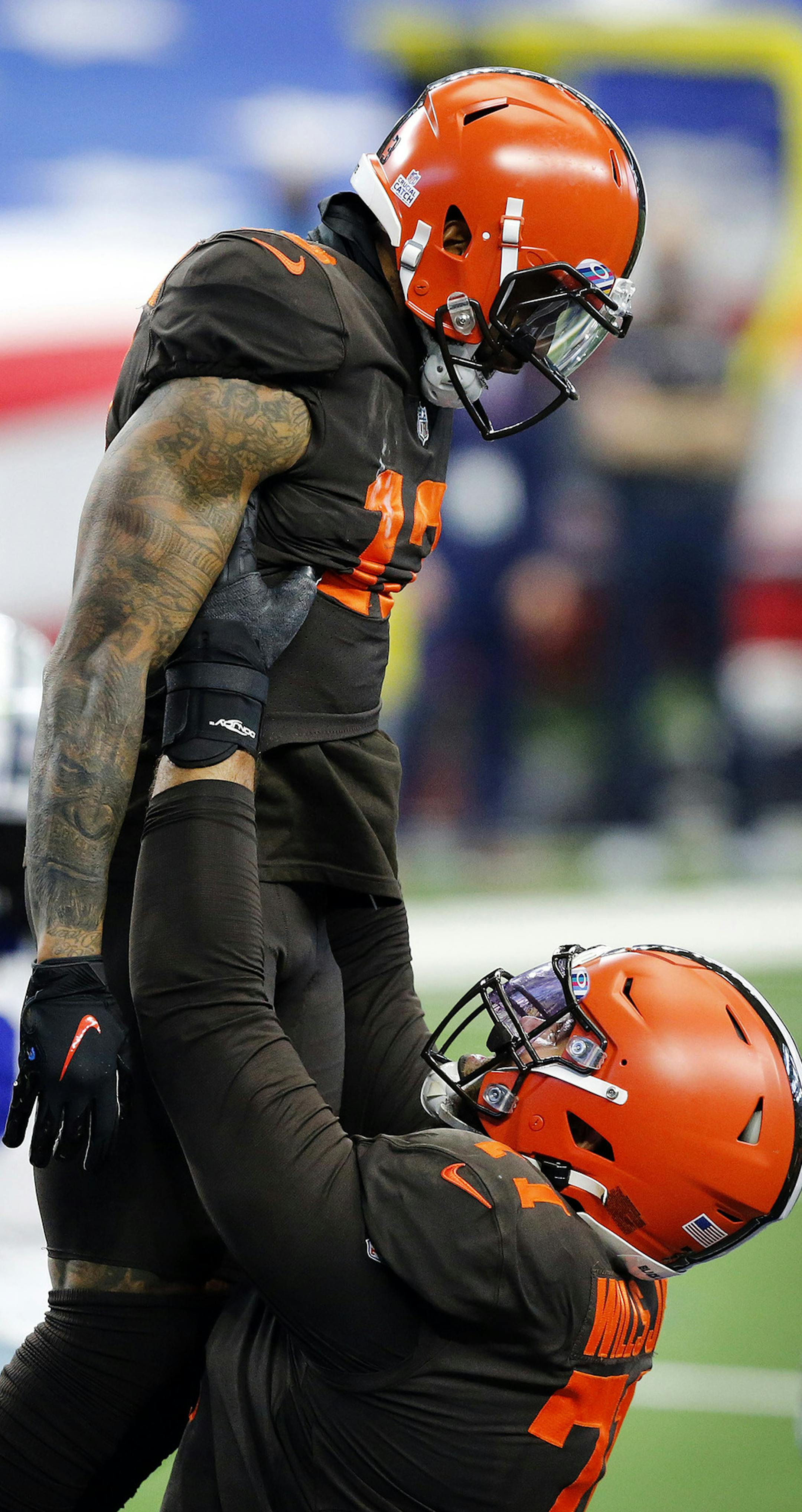 Cleveland Browns wide receiver Odell Beckham Jr. (13) is hoisted into the air by teammate Jedrick Wills (71) after catching a touchdown pass against the Dallas Cowboys in the second quarter on Sunday, Oct. 4, 2020 at AT&T Stadium in Arlington, Texas. (Tom Fox/The Dallas Morning News/TNS)