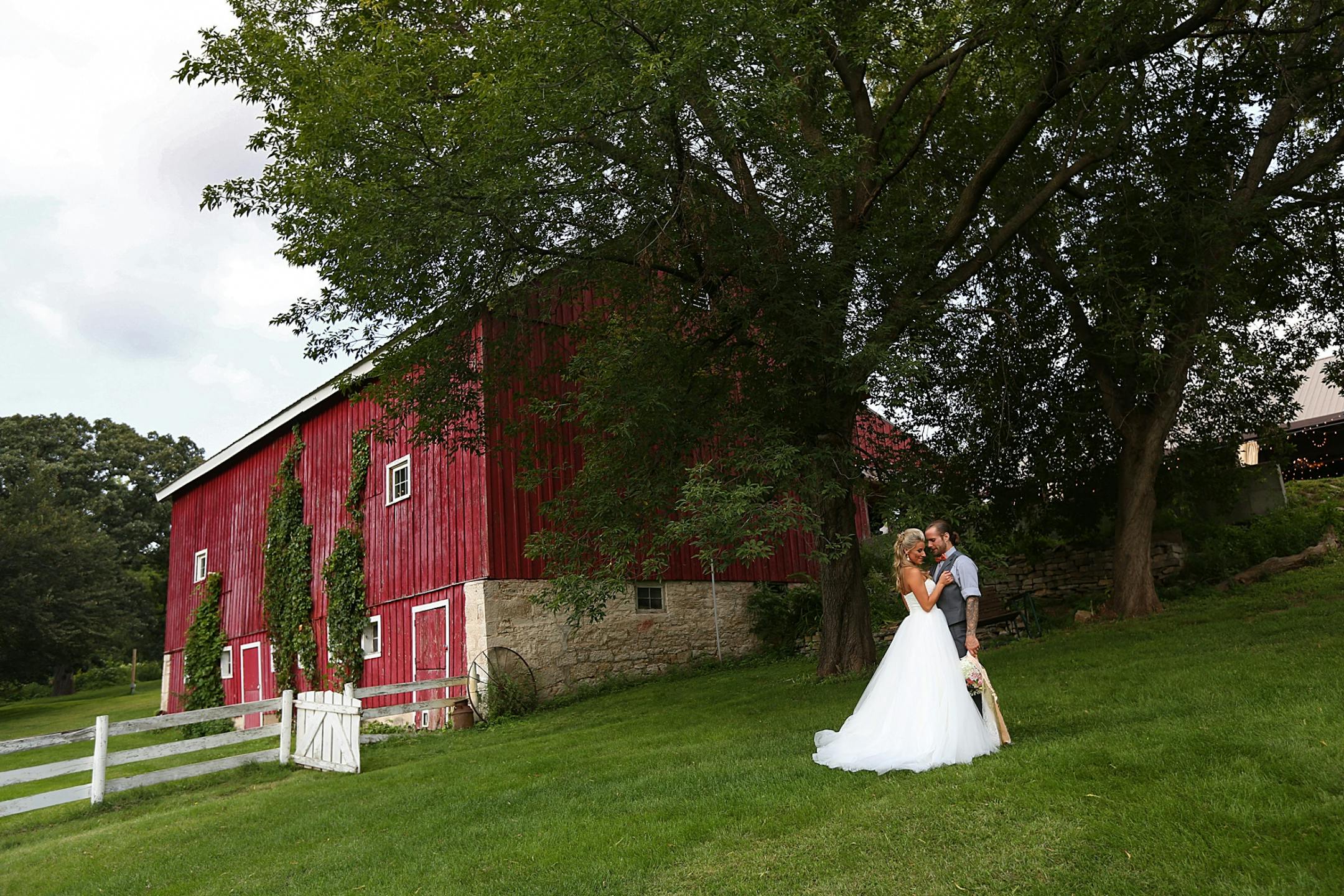 Newlyweds Savannah and Jeremy Eckert posed for photographs following the ceremony.