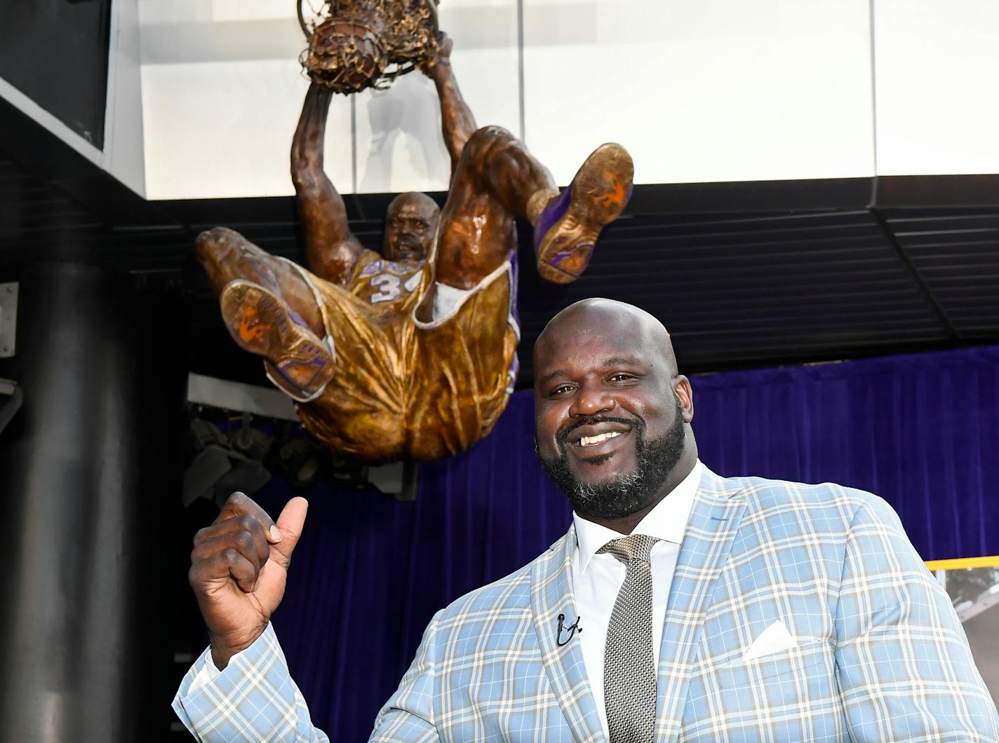 Shaquille O'Neal poses after the unveiling of a statue of him in front of Staples Center, Friday, March 24, 2017, in Los Angeles. (AP Photo/Mark J. Terrill)