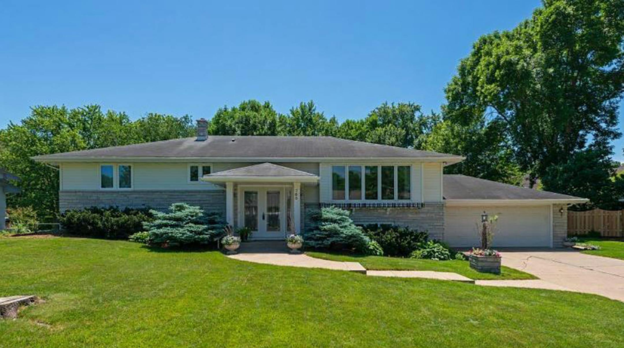 Mendota Heights
Built in 1961, this three-bedroom, three-bath house has 3,061 square feet and features two bedrooms on the lower level, fireplace, eat-in kitchen, full finished walkout basement, deck, patio and inground heated pool. Listed by Sally English, Coldwell Banker Burnet, 651-815-3756.