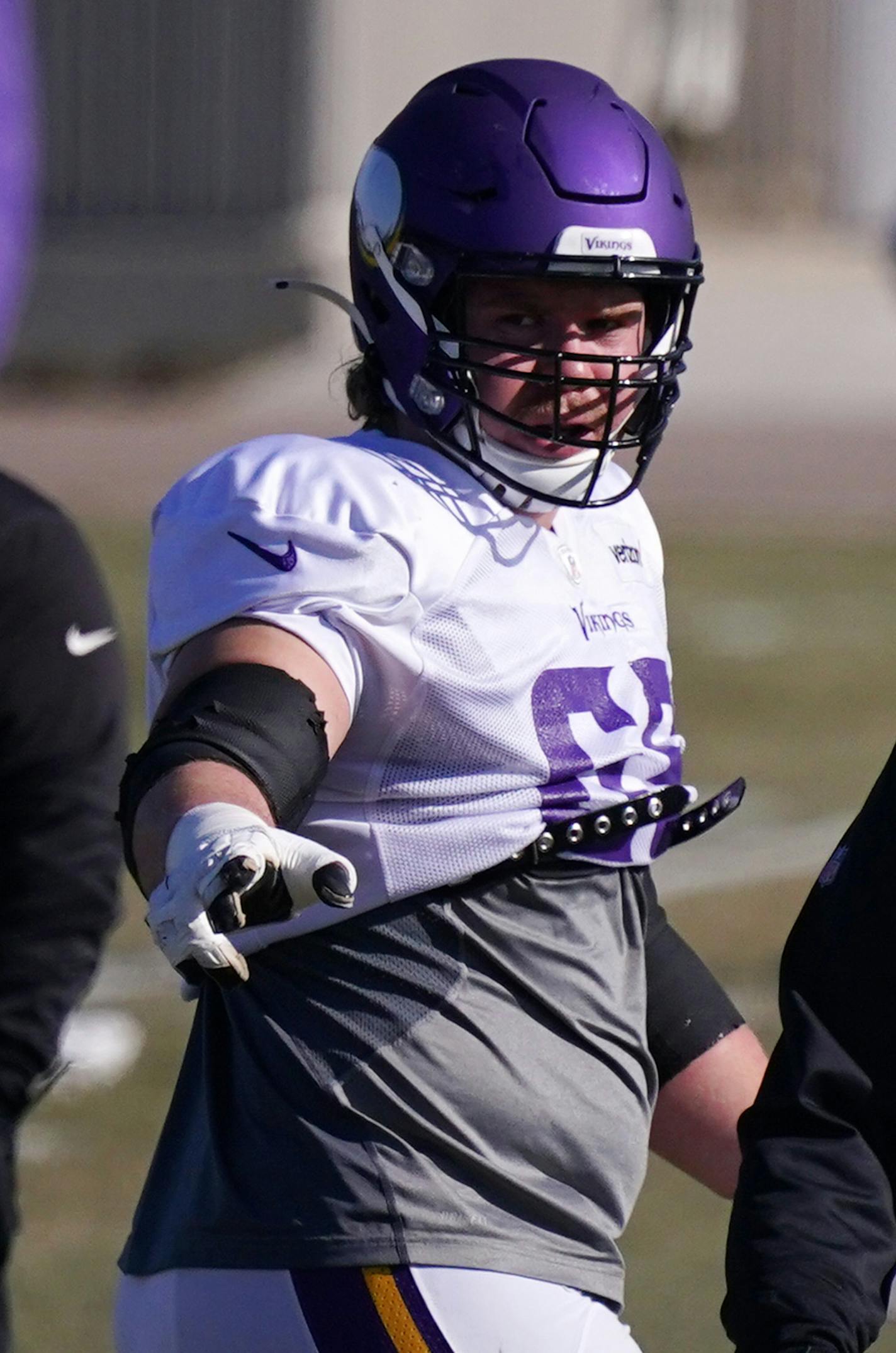 Minnesota Vikings offensive guard Pat Elflein (65) ran through with his teammates during practice Wednesday. ] ANTHONY SOUFFLE • anthony.souffle@startribune.com The Minnesota Vikings held their first practice after the bye week ahead of their game against the Green Bay Packers Wednesday, Oct. 28, 2020 at the TCO Training Center in Eagan, Minn. ORG XMIT: MIN2010281528110142