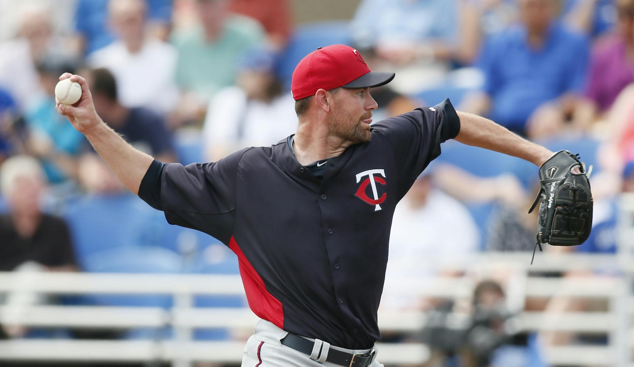 Twins starting pitcher Mike Pelfrey