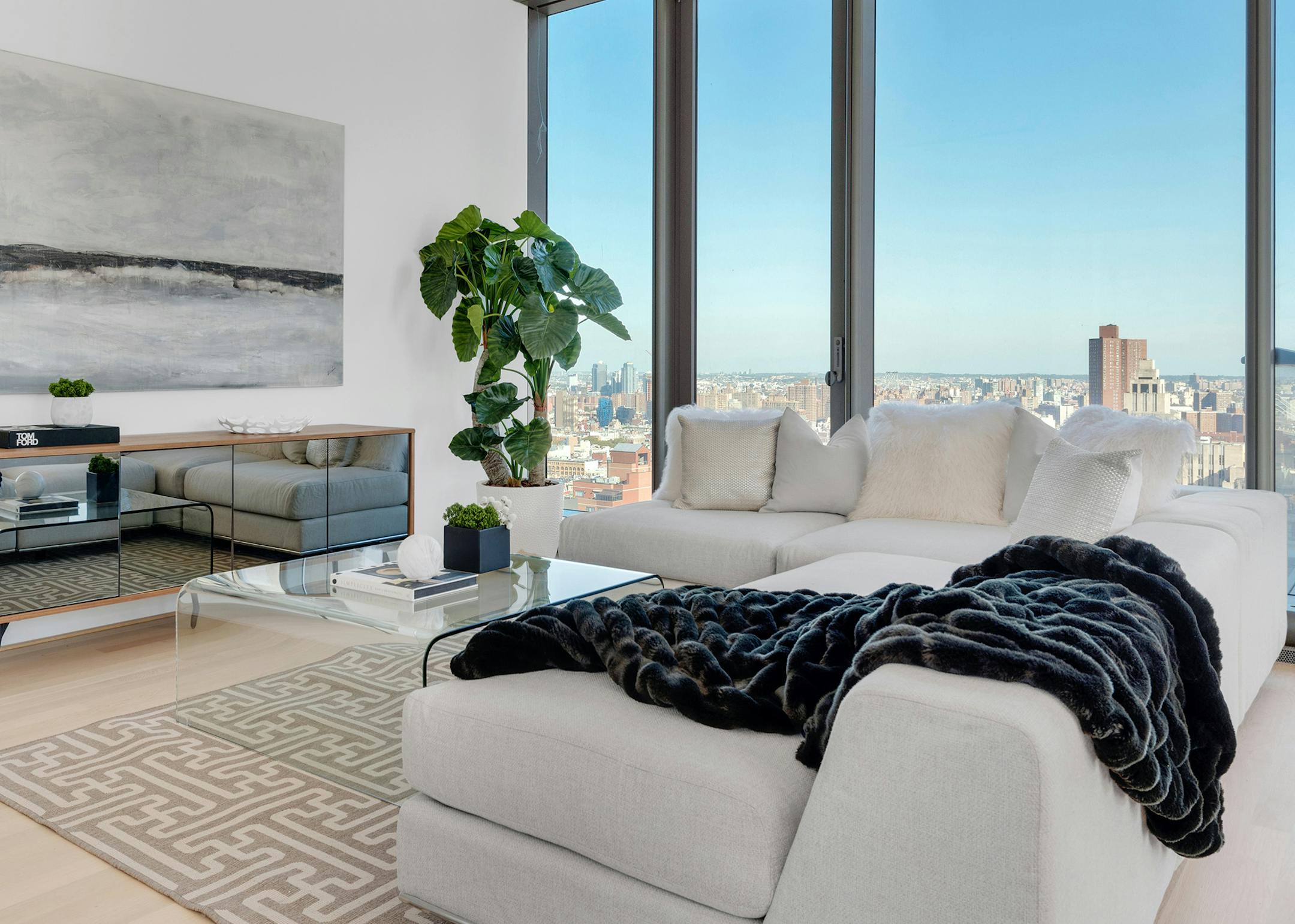 Throws can introduce a new color into a space, or add a sense of contrast. (Design Recipes) ORG XMIT: 1219571