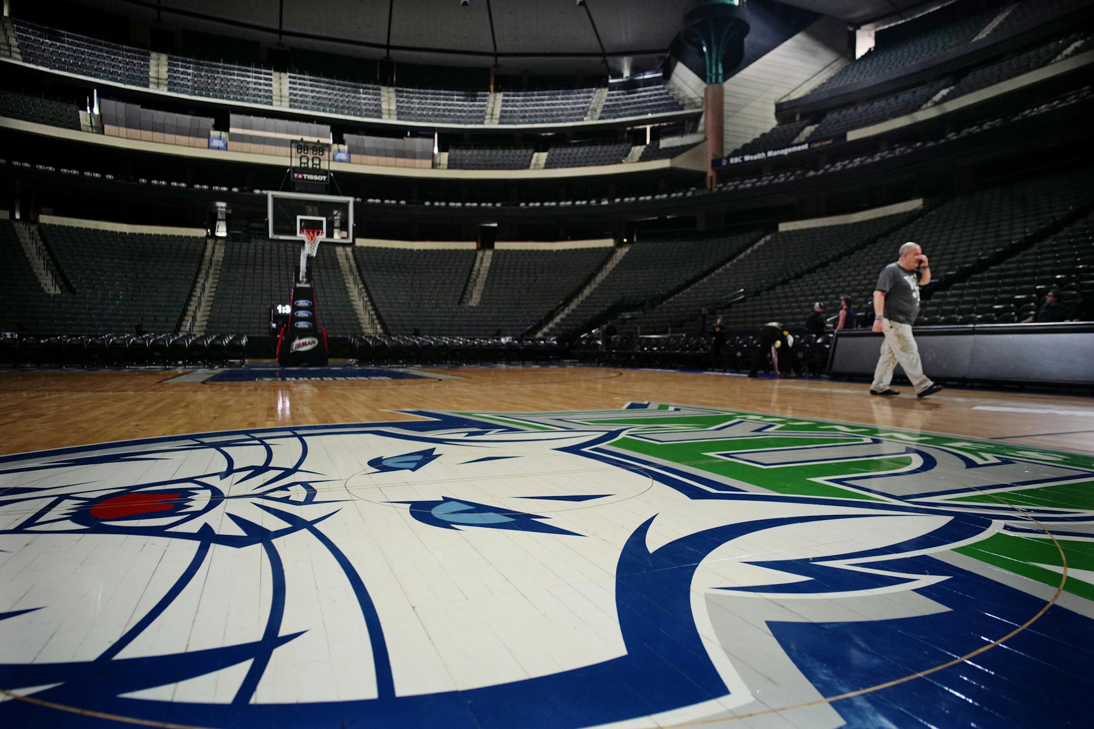 The Xcel Energy Center is being converted from hockey rink to basketball arena for the Minnesota Lynx season, which begins on Friday.]Richard Tsong-Taatariiïrichard.tsong-taatarii@startribune.com