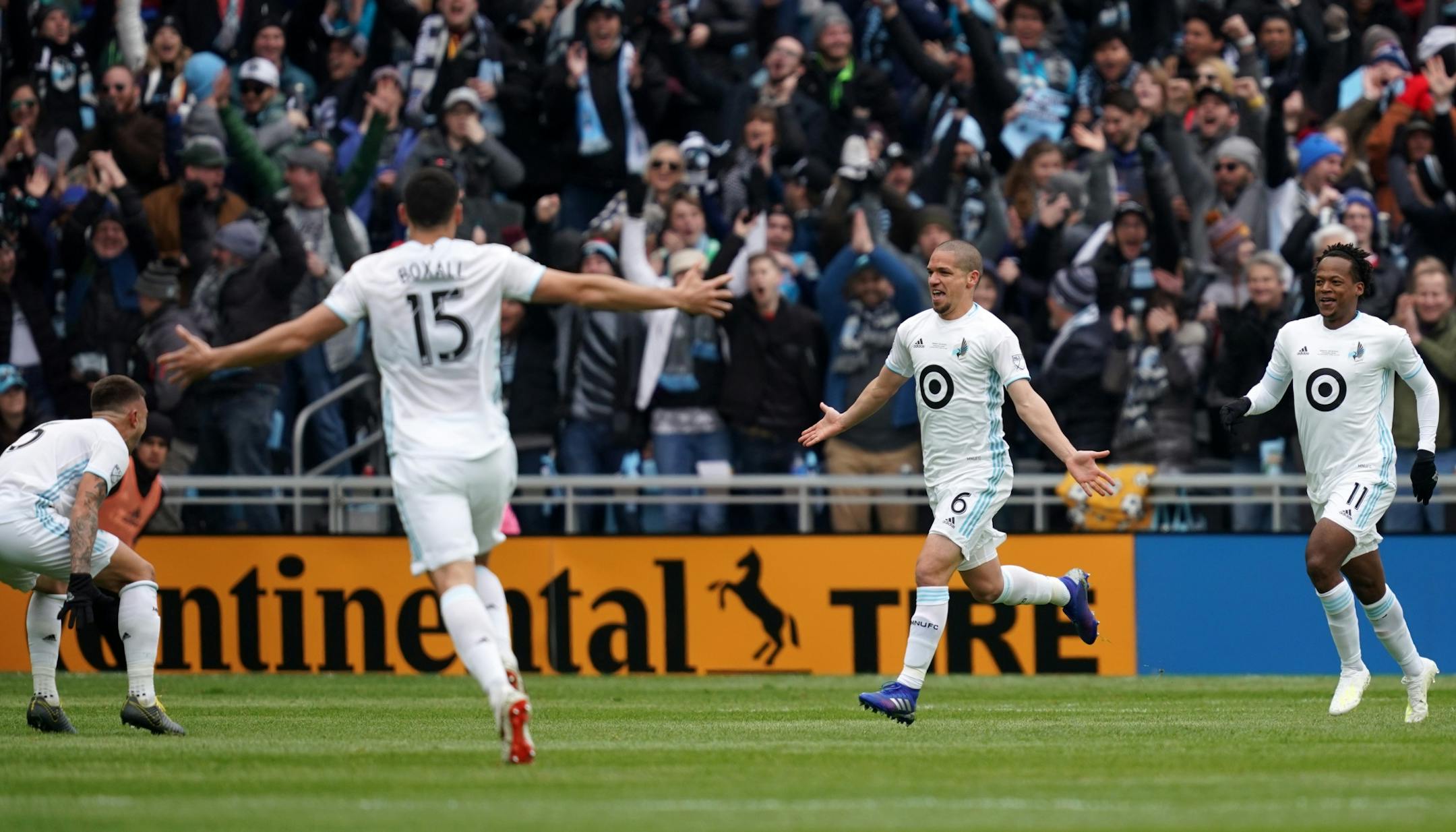 Minnesota United midfielder Osvaldo Alonso (6) reacted after scoring the first Loon goal at Allianz Field in the first half.