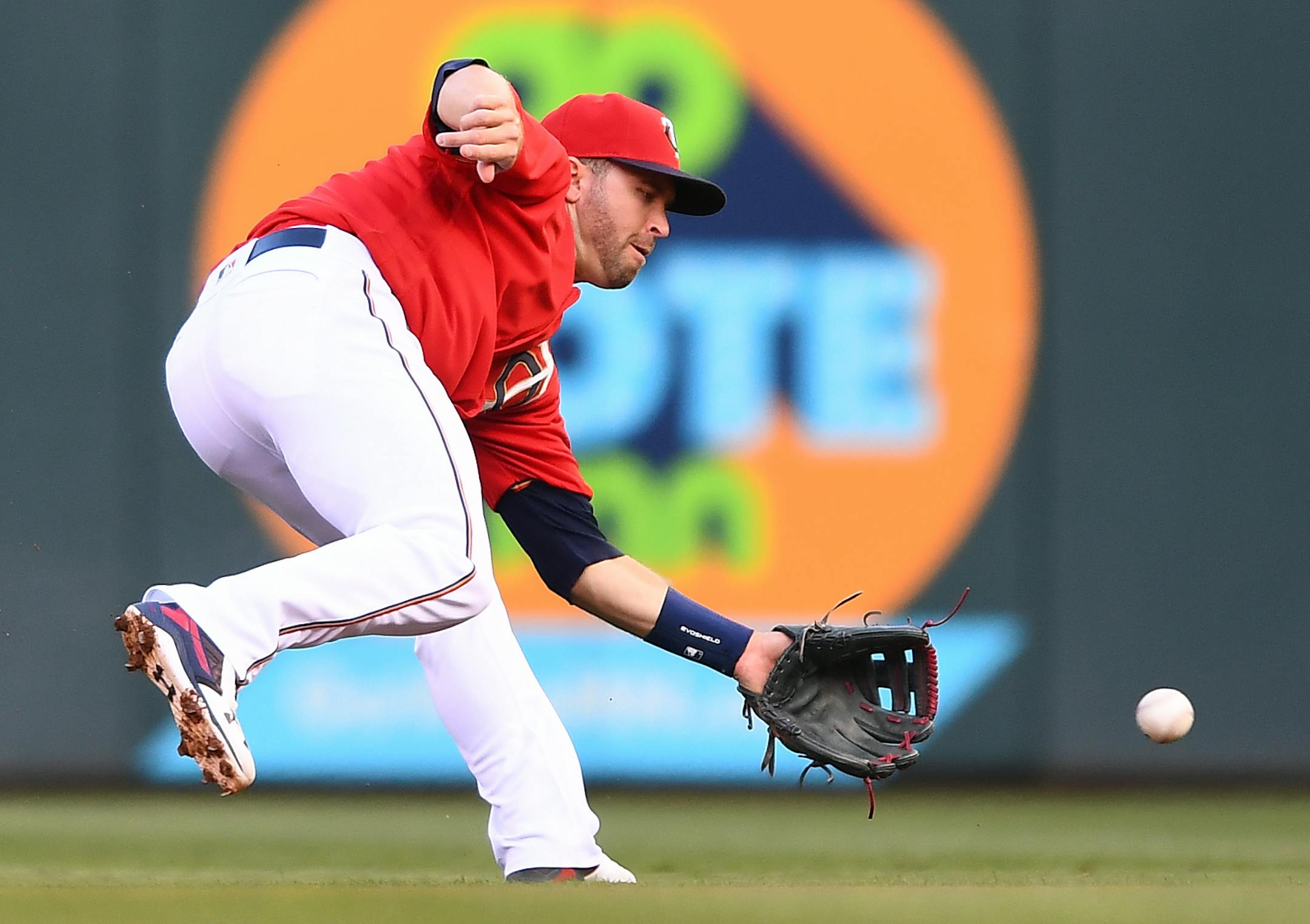Minnesota Twins second baseman Brian Dozier (2) fielded a ground ball hit by Cleveland Indians shortstop Francisco Lindor (12), throwing him out to end the top of the first inning. ] (AARON LAVINSKY/STAR TRIBUNE) aaron.lavinsky@startribune.com The Minnesota Twins played the Cleveland Indians on Friday, July 15, 2016 at Target Field in Minneapolis, Minn.