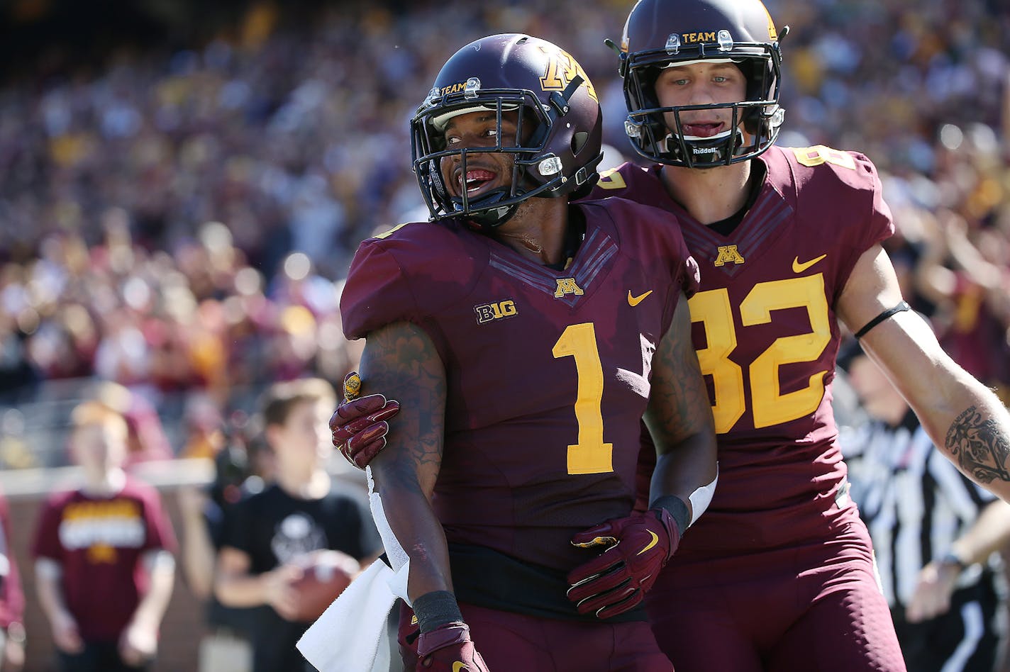 Minnesota's wide receiver KJ Maye was all smiles as he was hugged by Minnesota's wide receiver Drew Wolitarsky after his touchdown in the second quarter as the Gophers took on Kent State at TCF Bank Stadium, Saturday, September 19, 2015 in Minneapolis, MN. ] (ELIZABETH FLORES/STAR TRIBUNE) ELIZABETH FLORES &#x2022; eflores@startribune.com