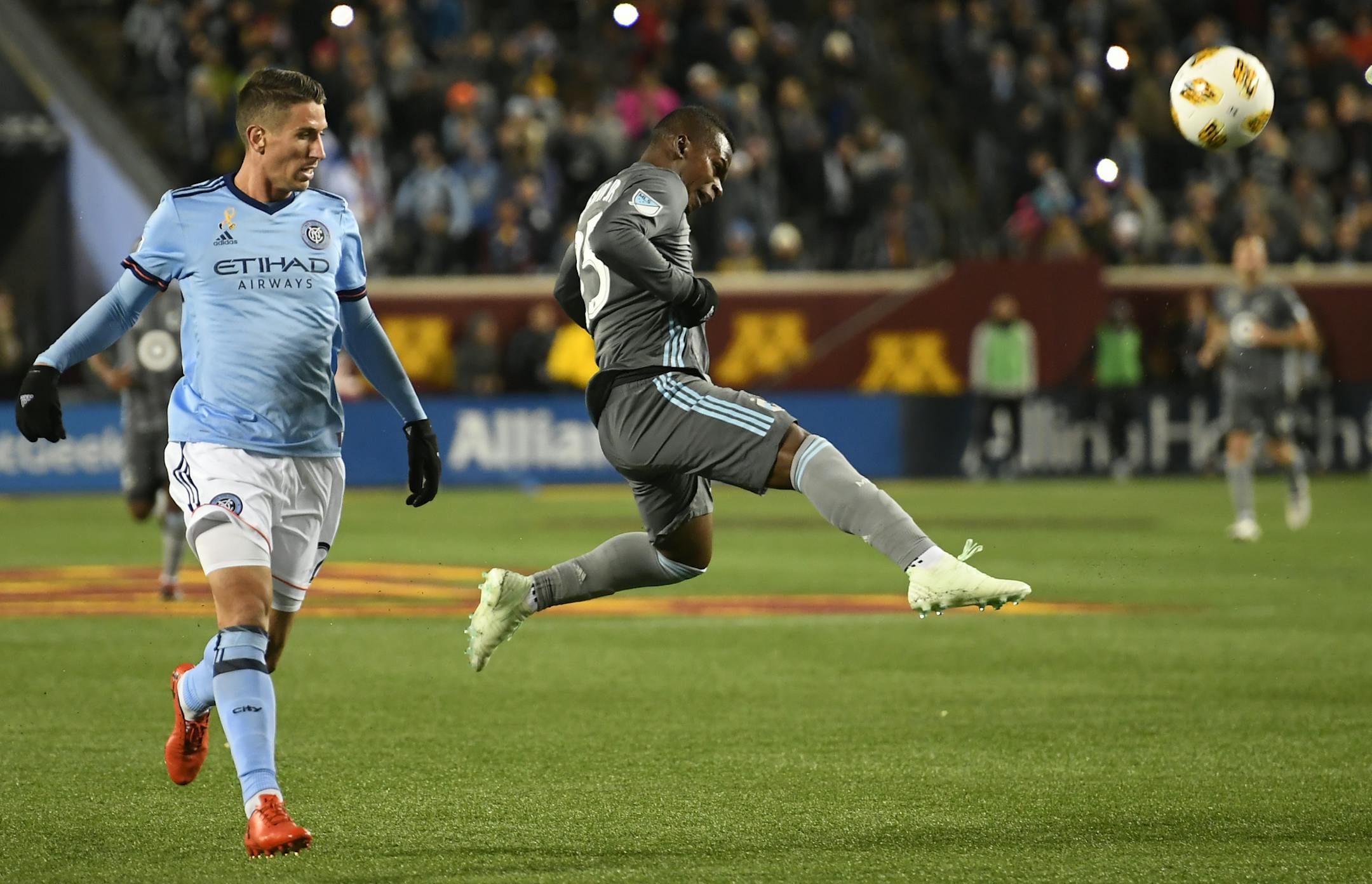 Minnesota United midfielder Carlos Darwin Quintero (25) went airborne while attempting a shot on goal in the second half Saturday against New York City FC. ] AARON LAVINSKY &#xa5; aaron.lavinsky@startribune.com Minnesota United FC played NYC FC on Saturday, Sept. 29, 2018 at TCF Bank Stadium in Minneapolis, Minn.