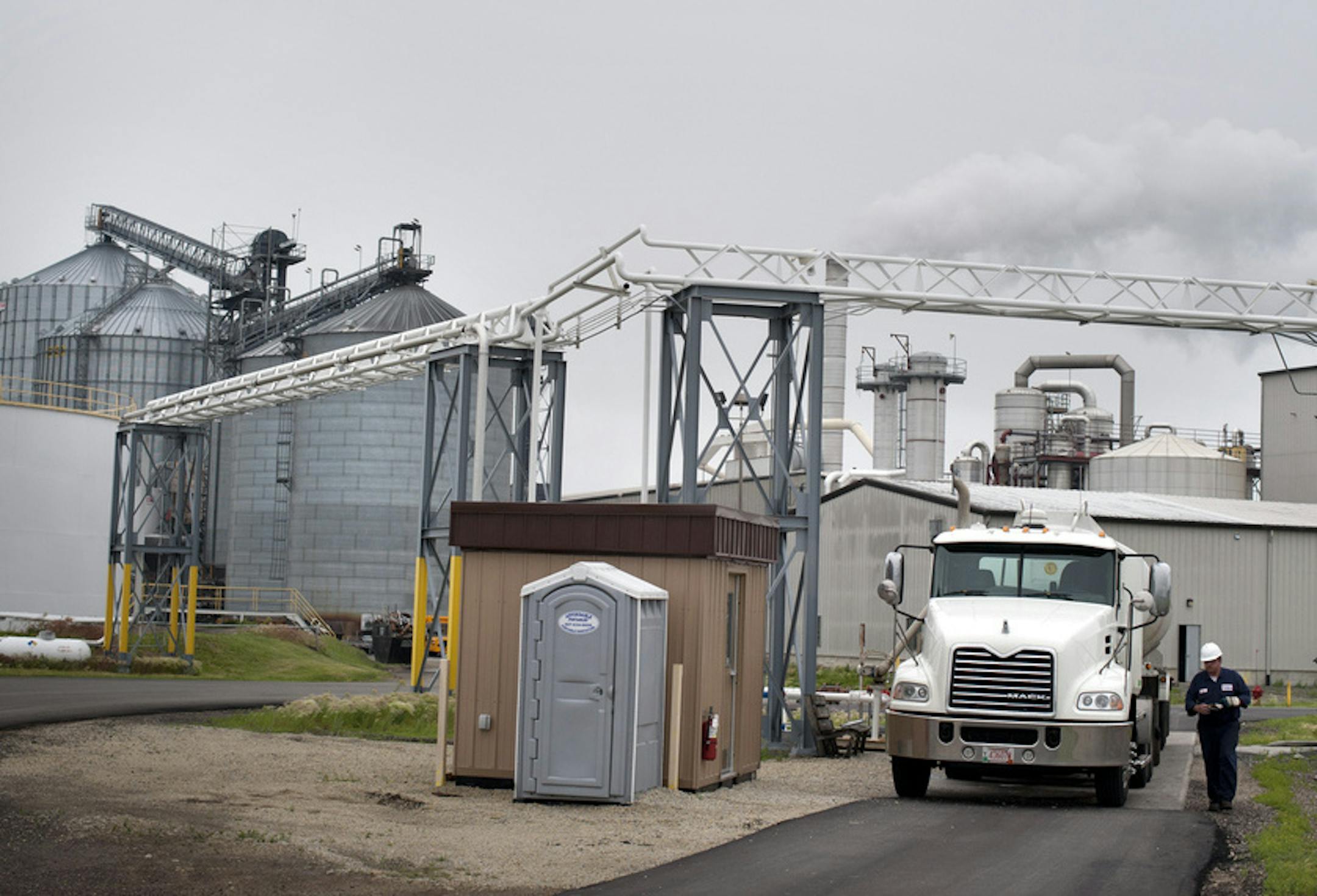 A driver for Kwik Trip fills his tanker truck with ethanol from the Al-Corn ethanol plant in Claremont, Minnesota, June 20, 2011. (Glen Stubbe/Minneapolis Star Tribune/MCT)