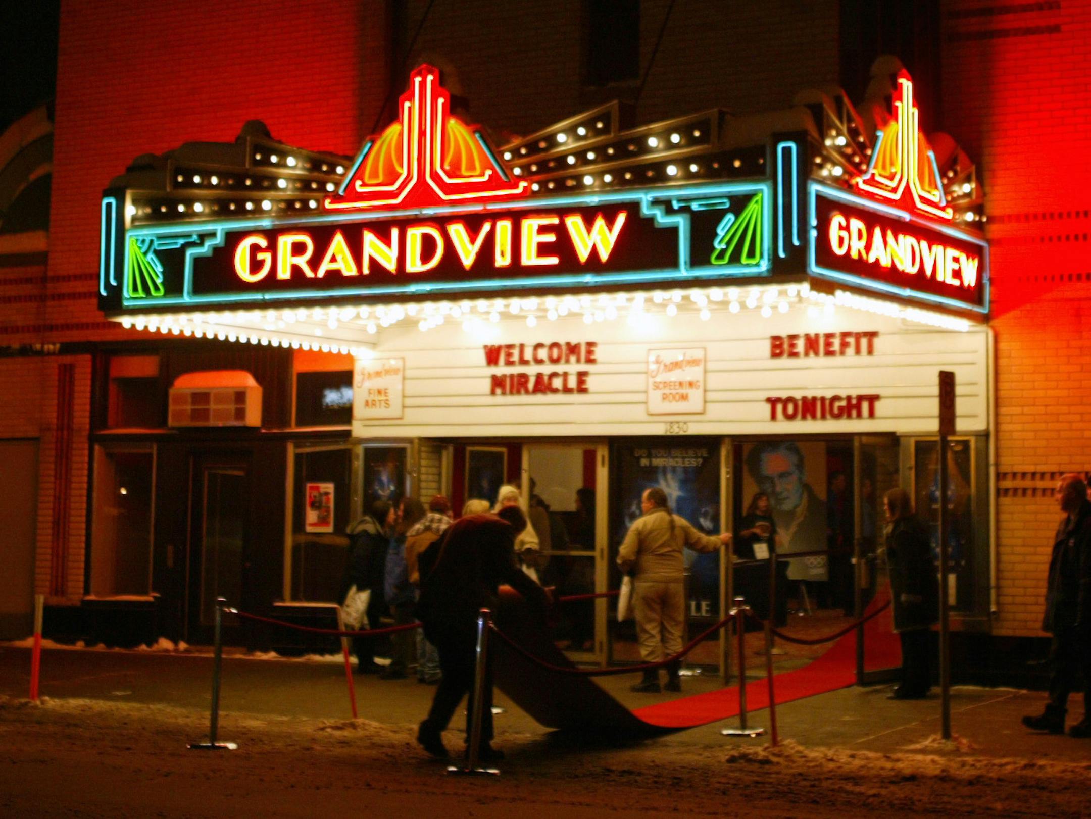 Craig Rice, executive director of the Minnesota Film and TV Board, positioned the red carpet before guests arrived for the benefit screening of the film "Miracle" at the Grandview Theatre Thursday night.
GENERAL INFORMATION: ST. PAUL - 2/5/04 - The local screening of the movie "Miracle" at St. Paul's Mann Grandview TheatreThursday night drew a sold out audience who paid $100 ticket to raise money for the Herb Brooks Foundation.