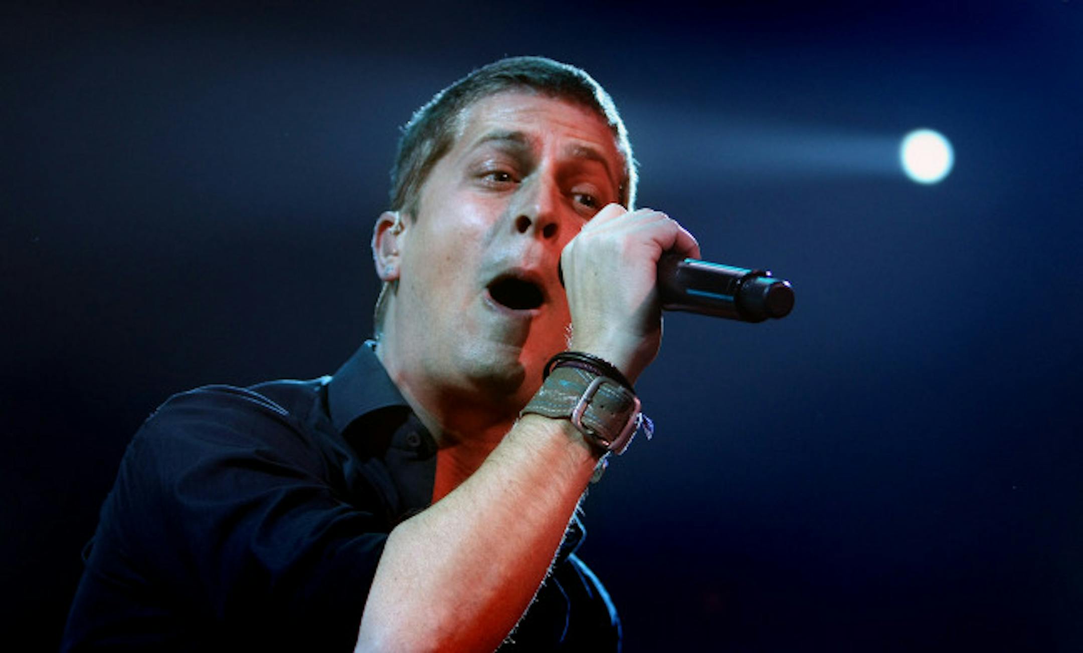 �Concert review of Alanis Morissette and Matchbox Twenty.]Matchbox Twenty took the stage Monday night at the Xcel Energy center on the first tour back with Rob Thomas, Thomas on stage singing the third song.