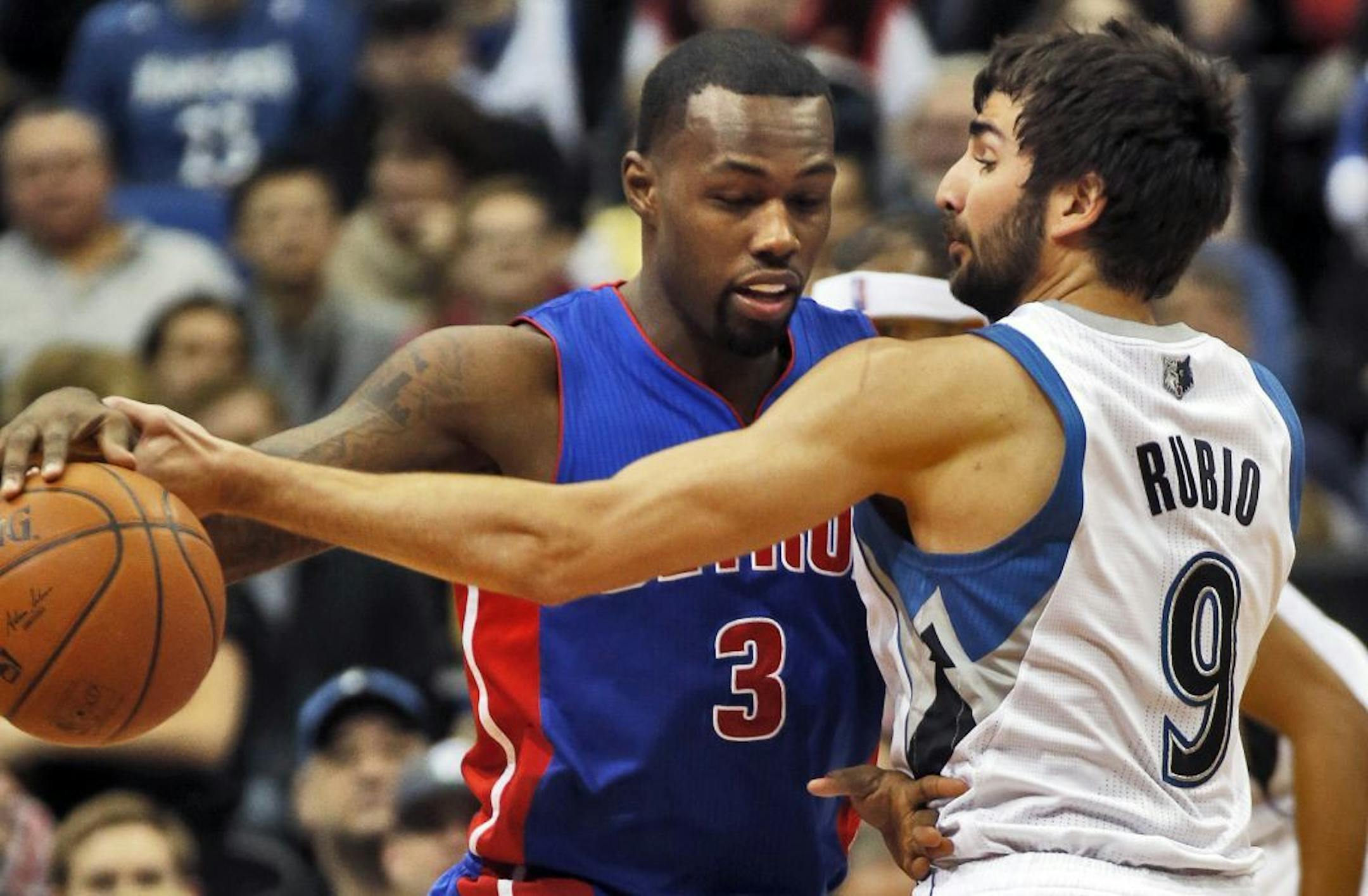 Wolves Ricky Rubio defended against Pistons Rodney Stuckey (3).
