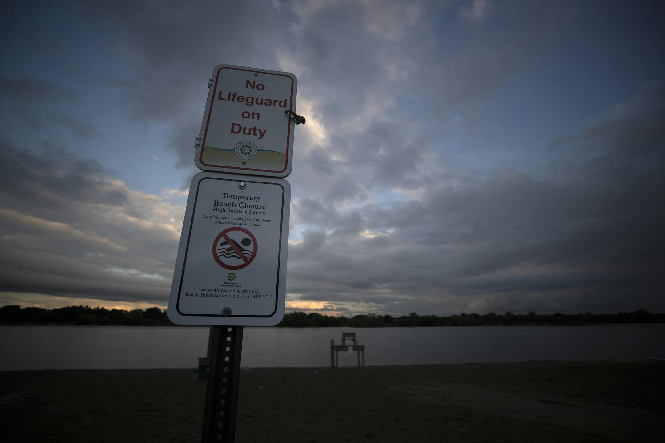 Lake Nokomis Beach was closed due to high bacteria levels Tuesday August 13, 2019 in Minneapolis, MN.] Jerry Holt • Jerry.holt@startribune.com